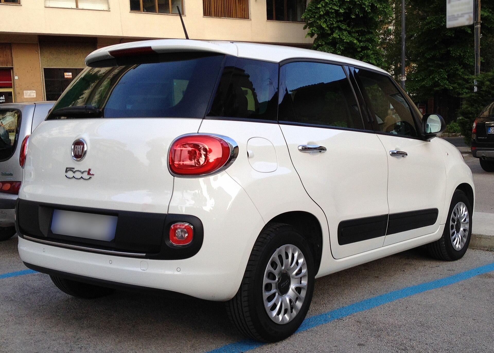 Fiat 500L MPV, rear three-quarter view