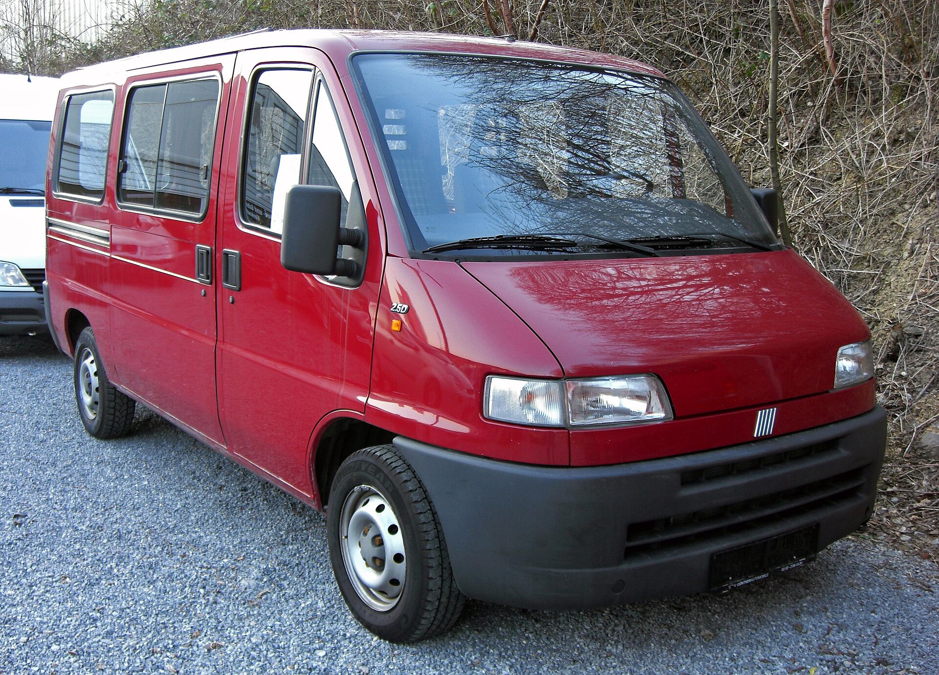 Second-generation Fiat Ducato after the 2002 facelift, front view