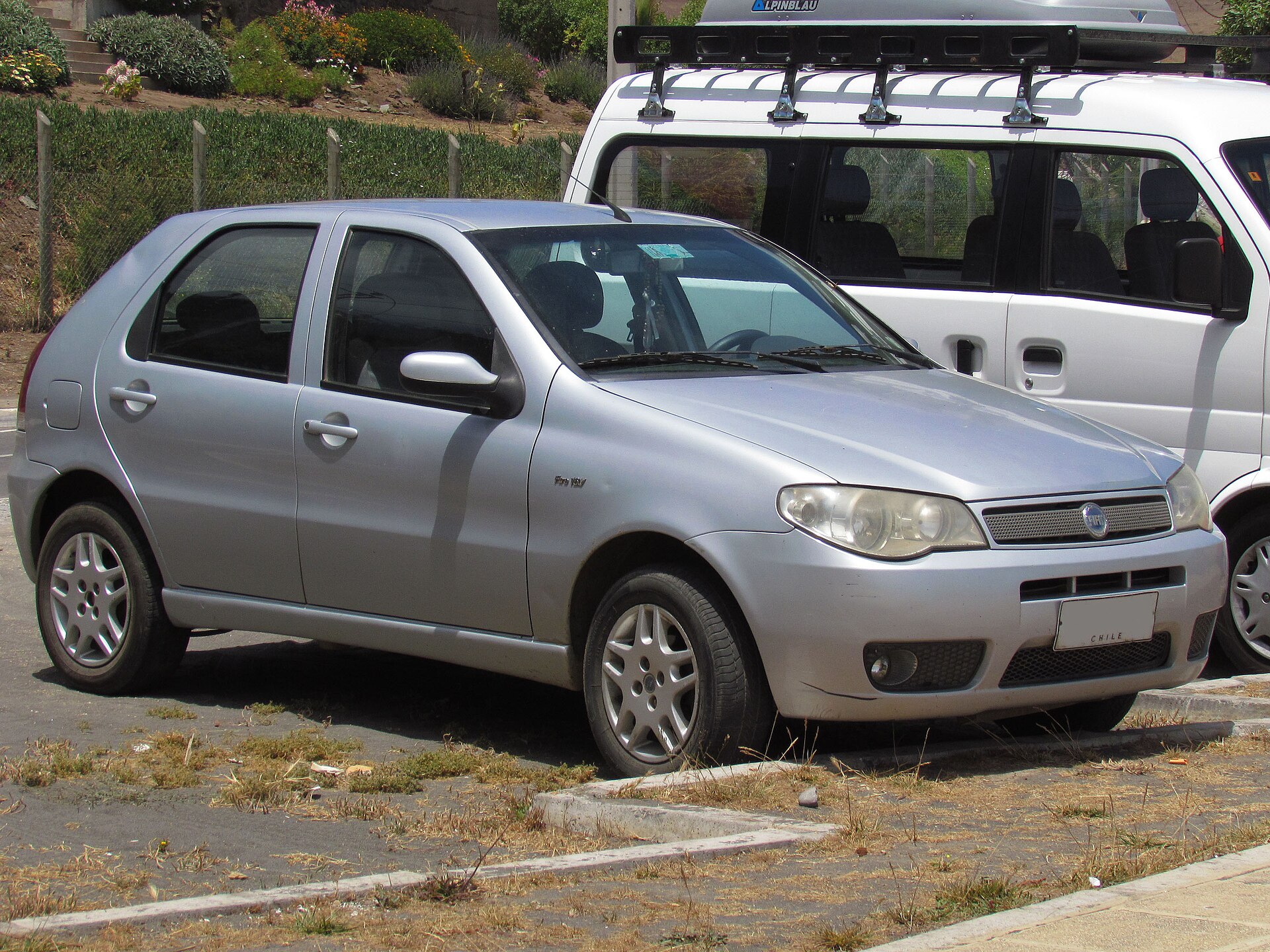 Fiat Palio ELX of 2005, front three-quarter view