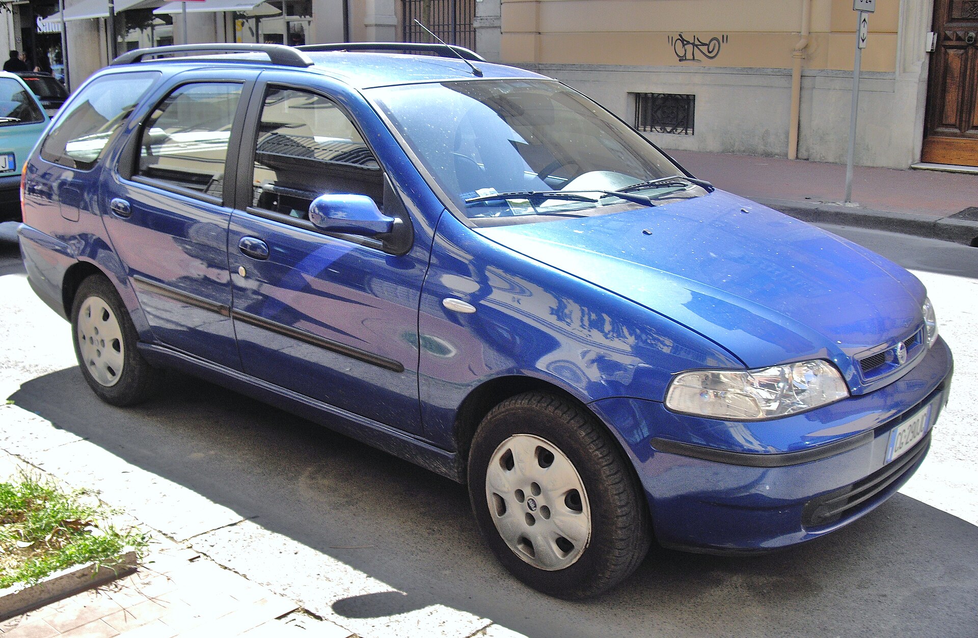 Fiat Palio Weekend estate, side view