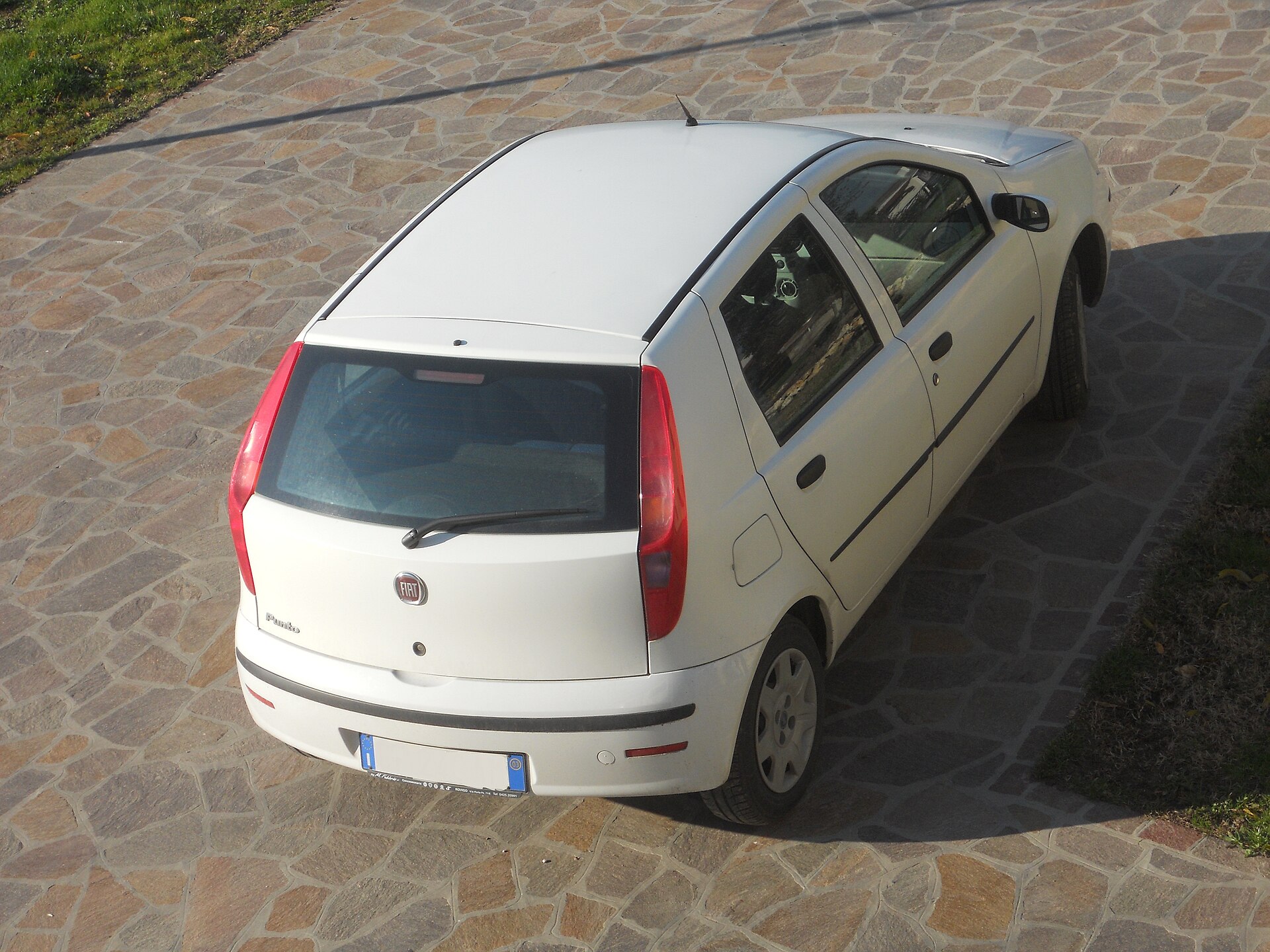 Fiat Punto 188 facelift, front three-quarter view