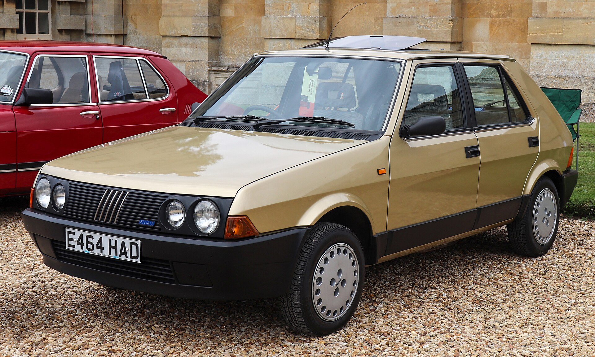 Fiat Strada 85 Super hatchback of 1988, front three-quarter view