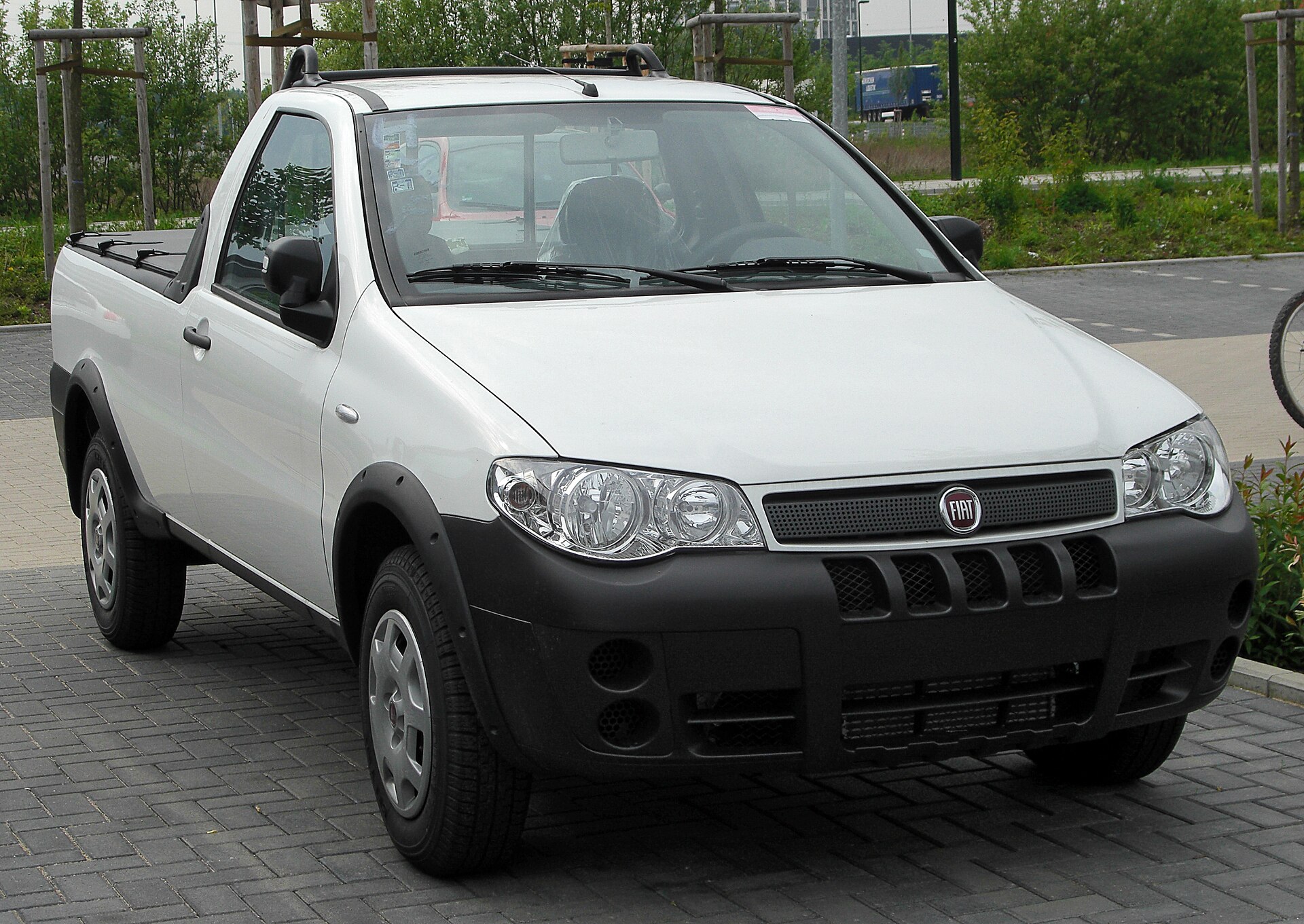 Fiat Strada compact pickup of the first generation, front view