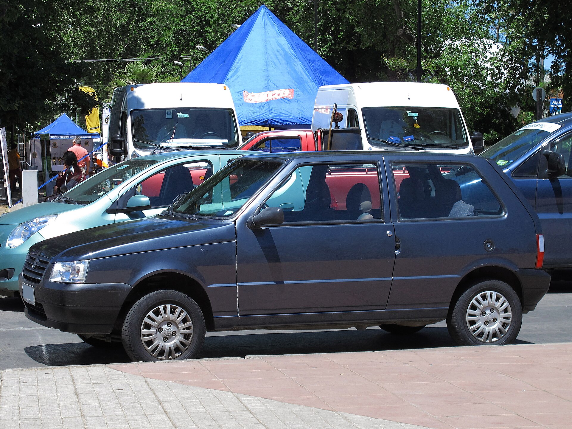 Late Brazilian Fiat Uno with the Fire engine