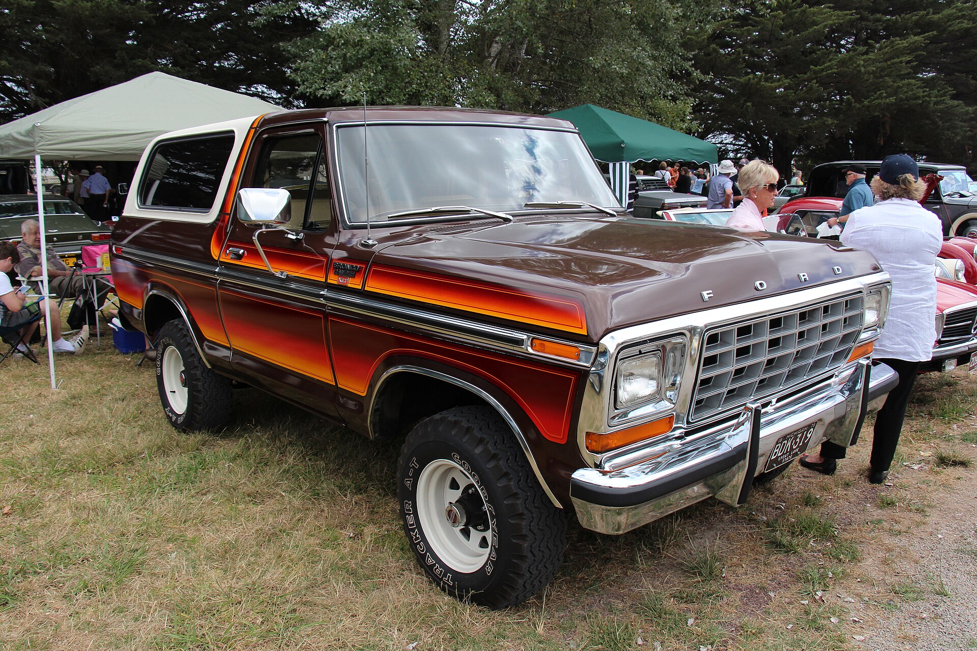 1979 Ford Bronco, side and front view