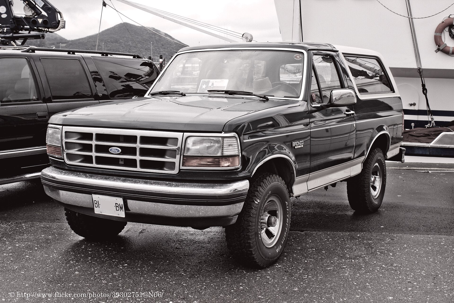 Two-tone 1992 Ford Bronco Eddie Bauer