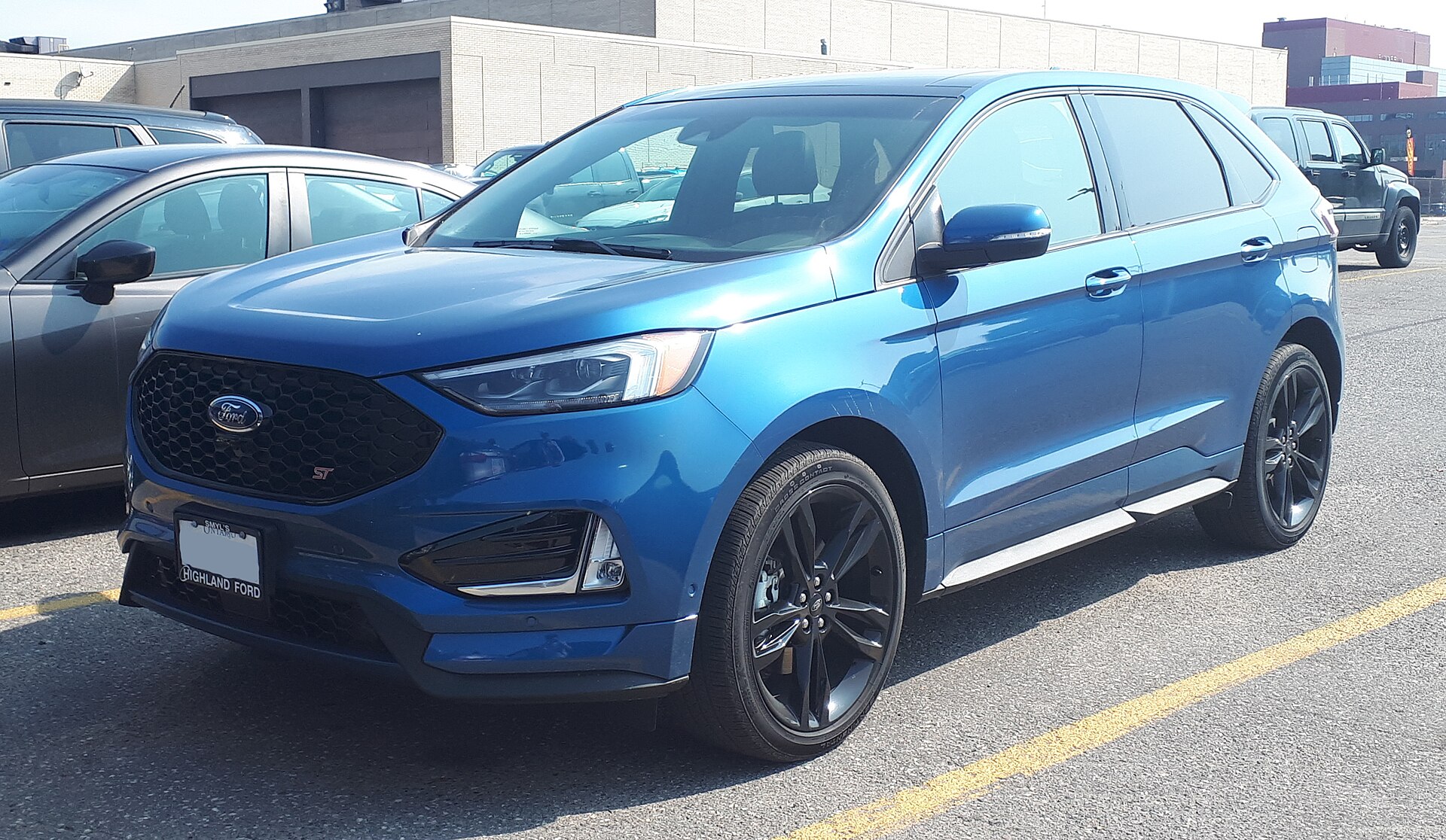 Ford Edge ST, front three-quarter view