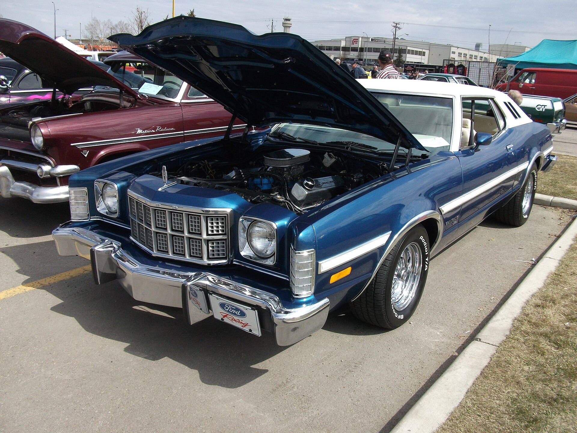 1974 Ford Gran Torino Elite with round headlamps and eggcrate grille