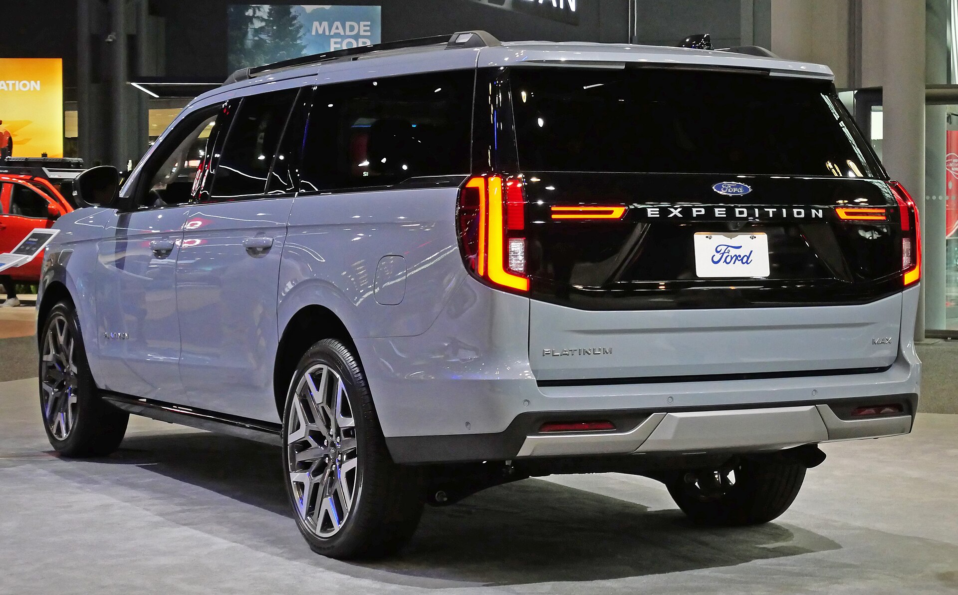 Ford Expedition 2025, rear view