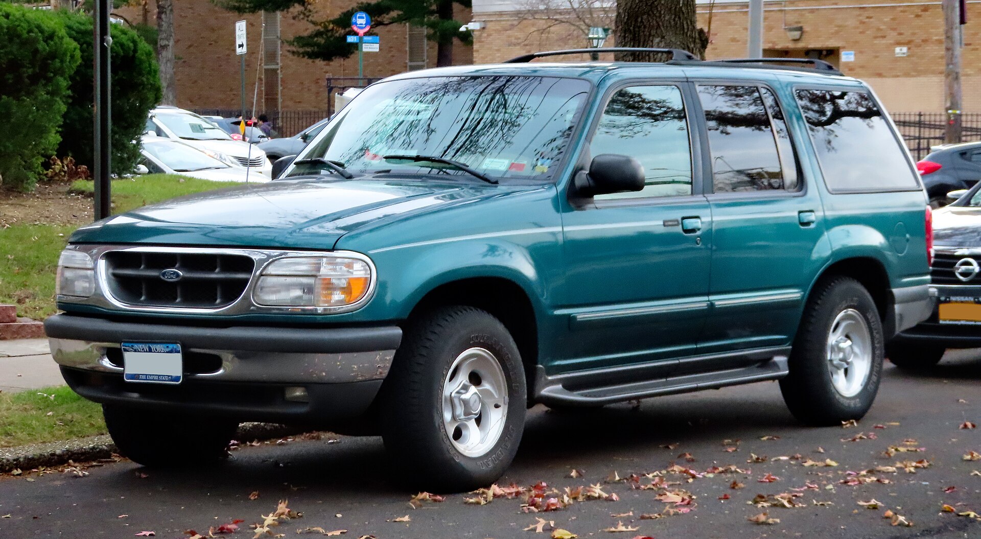 Second-generation Ford Explorer XLT, front view