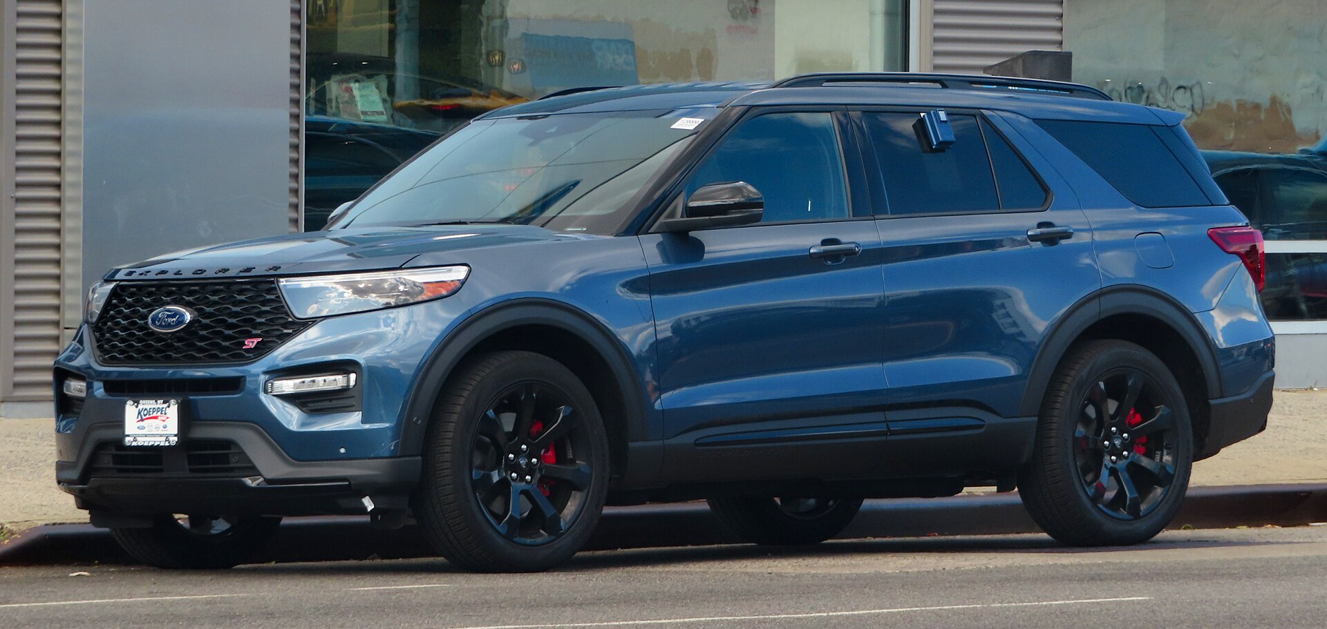Ford Explorer ST, front three-quarter view