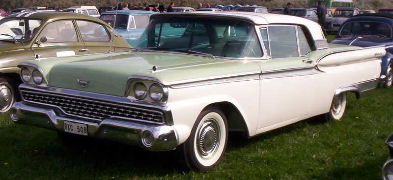 1959 Ford Fairlane 500 Skyliner retractable hardtop