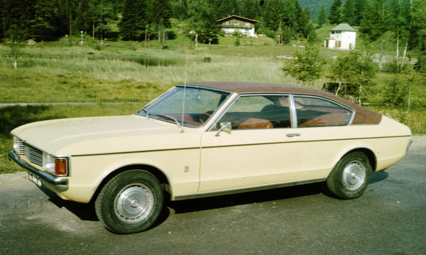 Ford Granada Mk I coupé, side view