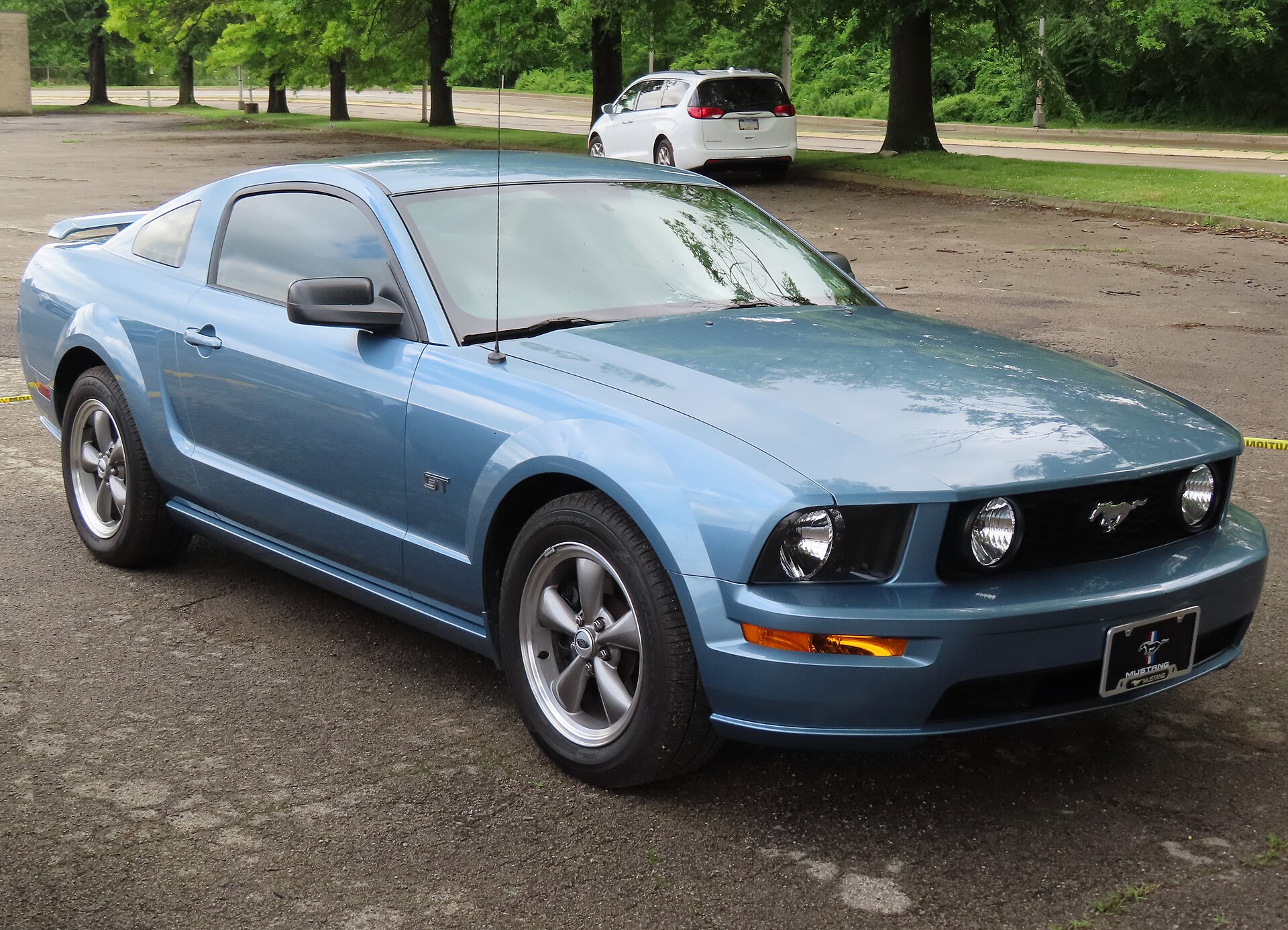 Ford Mustang GT coupe of 2005, front right view