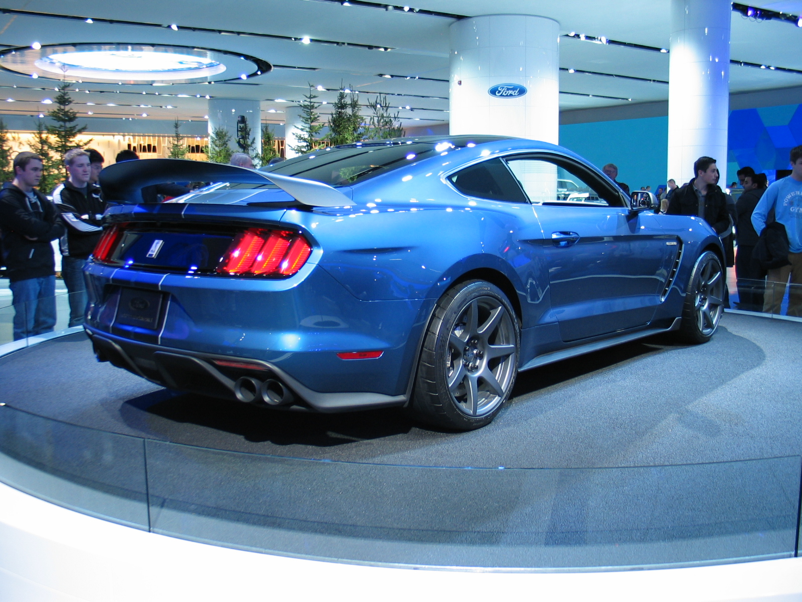 Rear view of a 2016 Shelby GT350R with its wing
