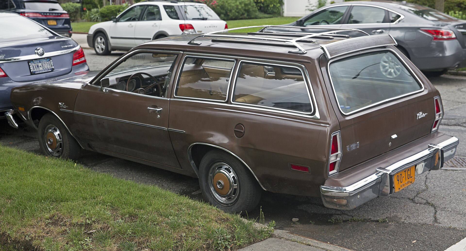 Ford Pinto two-door station wagon of 1974, rear left view