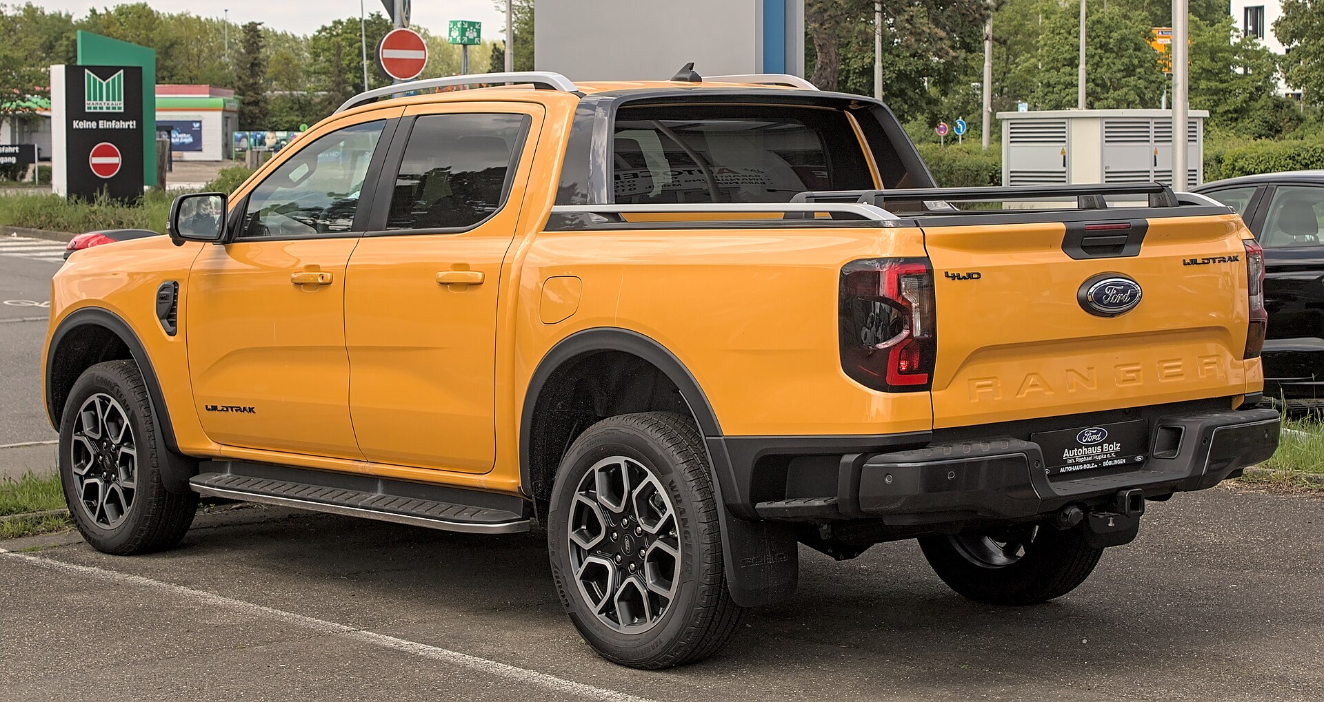 Ford Ranger Wildtrak, rear three-quarter view with load bed
