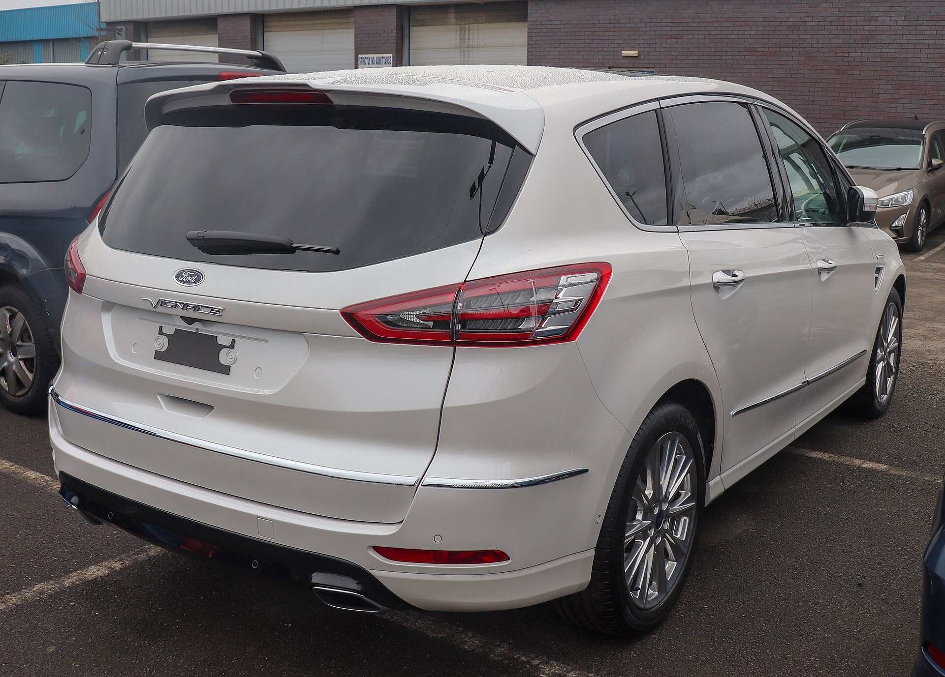 Ford S-Max Vignale, rear three-quarter view
