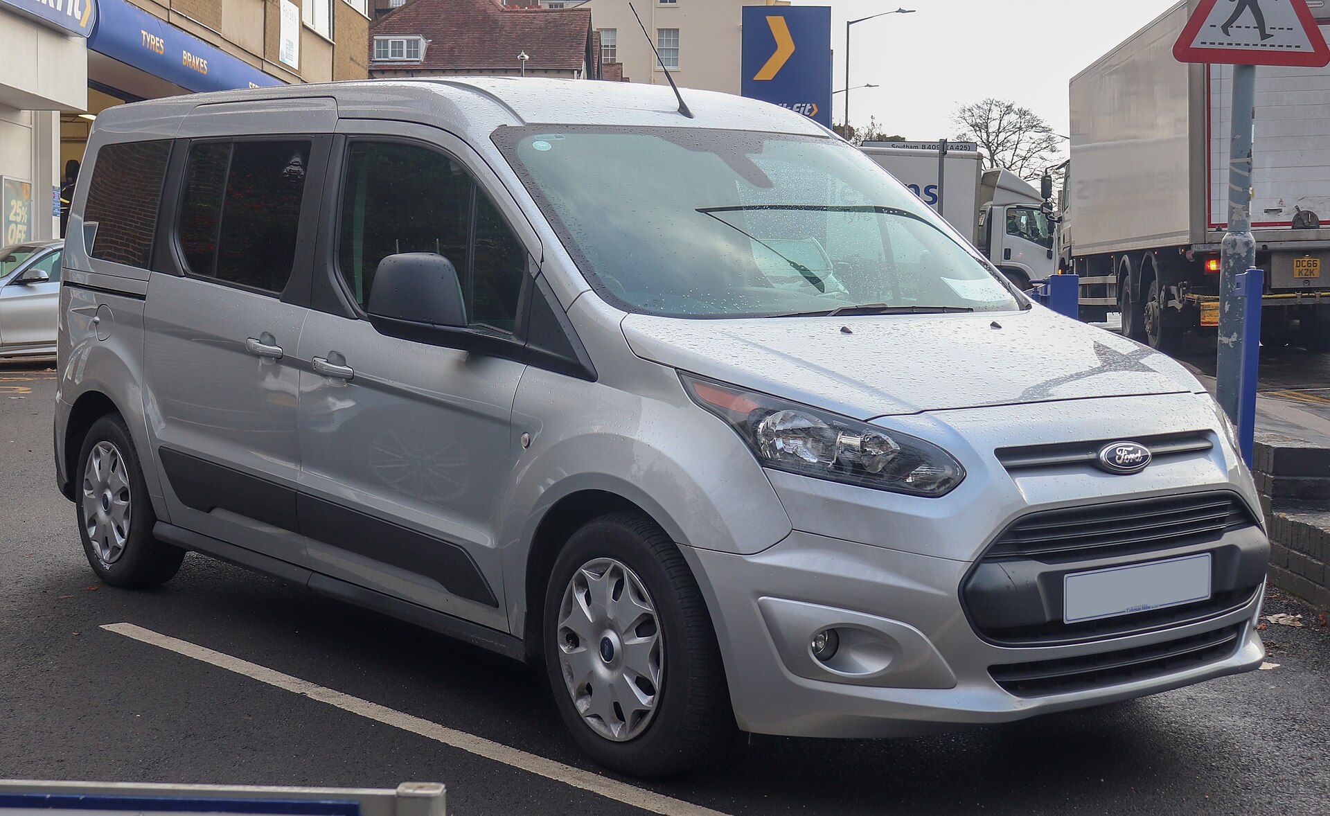 Ford Grand Tourneo Connect, front view