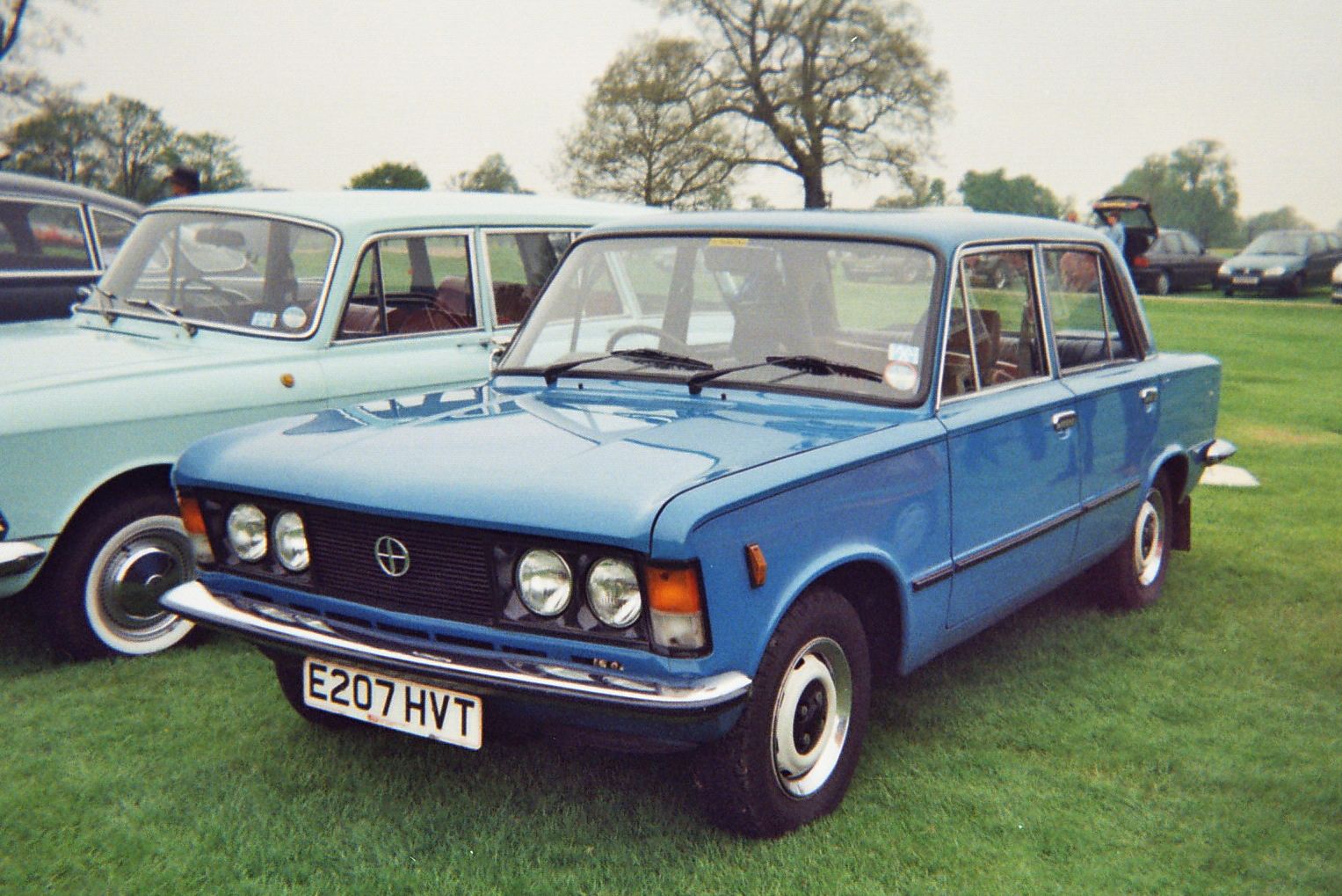 Polski Fiat 125p saloon