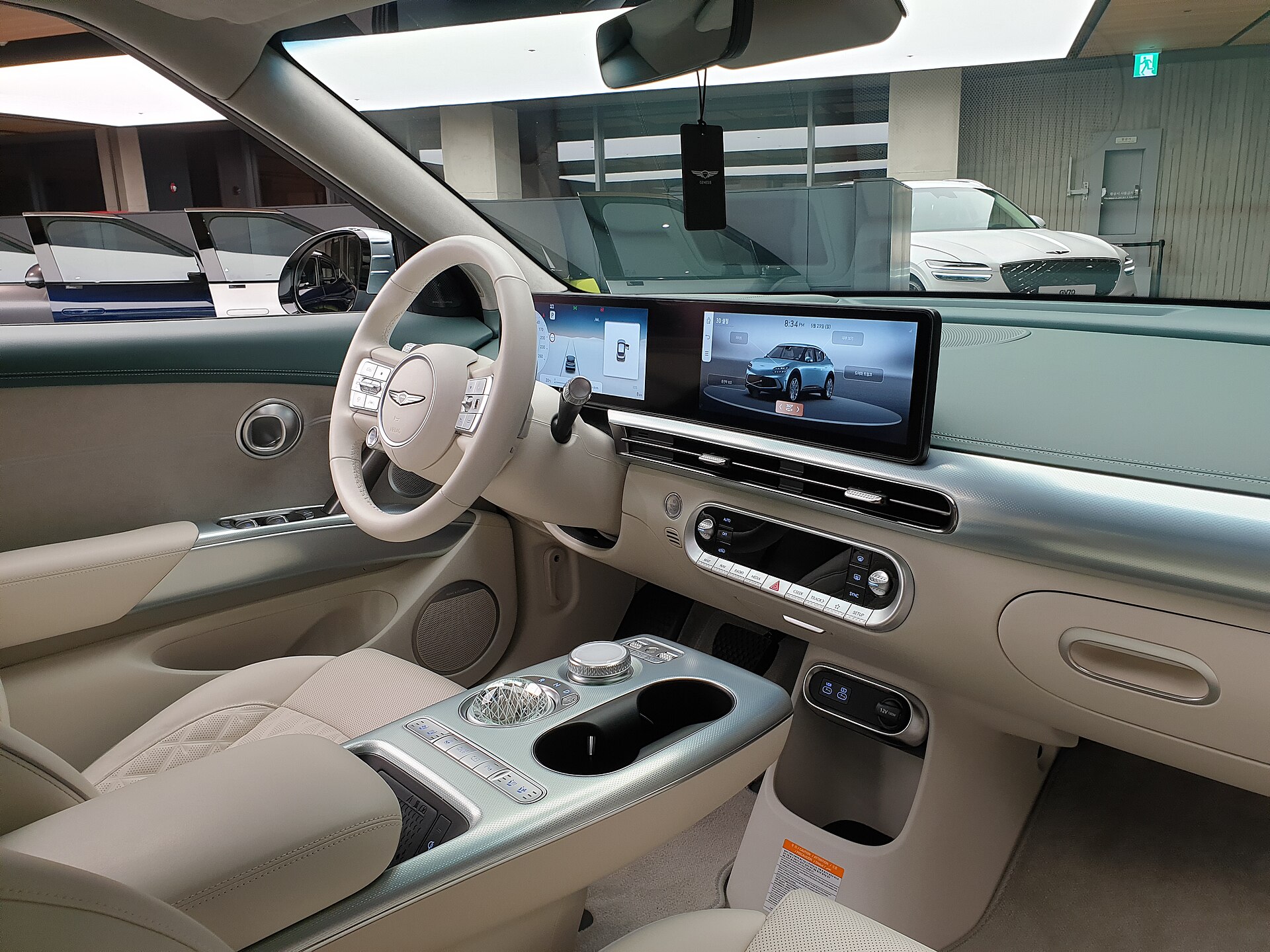Genesis GV60 two-tone specification