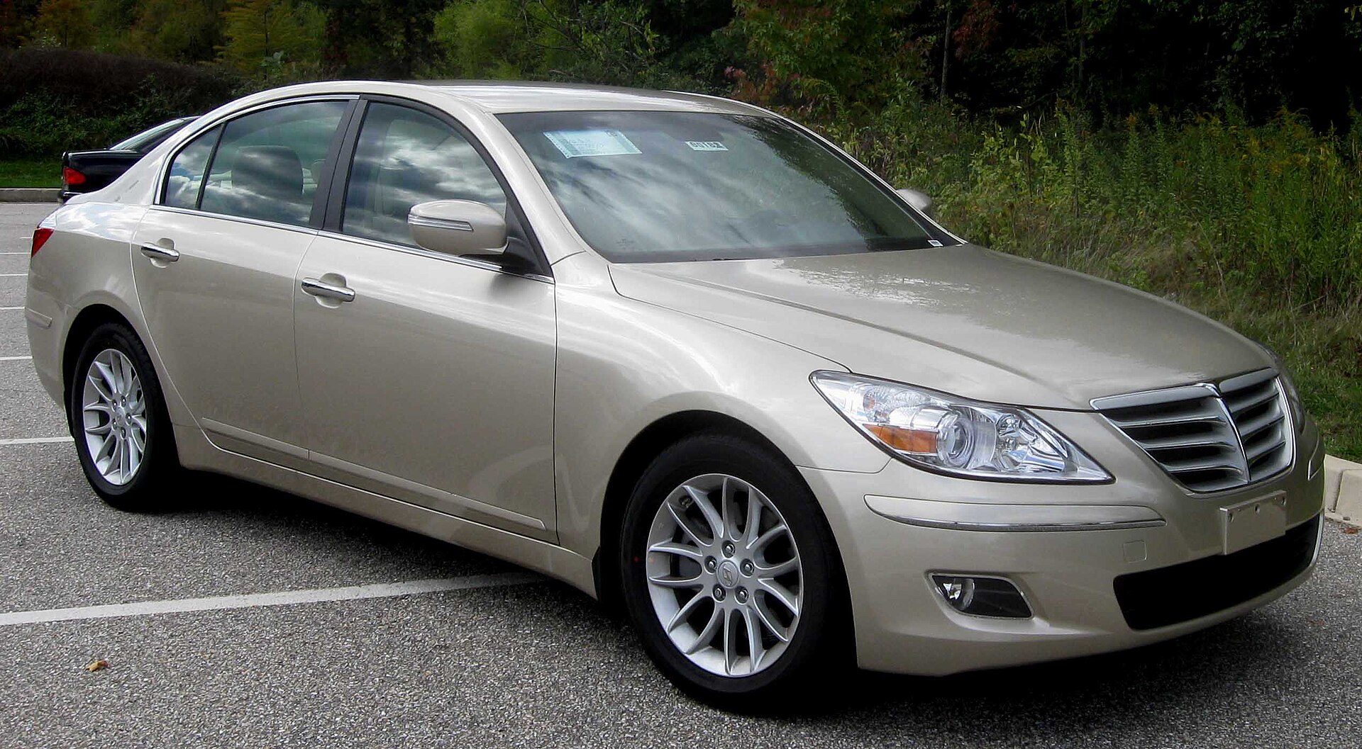 Silver 2009 Hyundai Genesis saloon, front three-quarter view