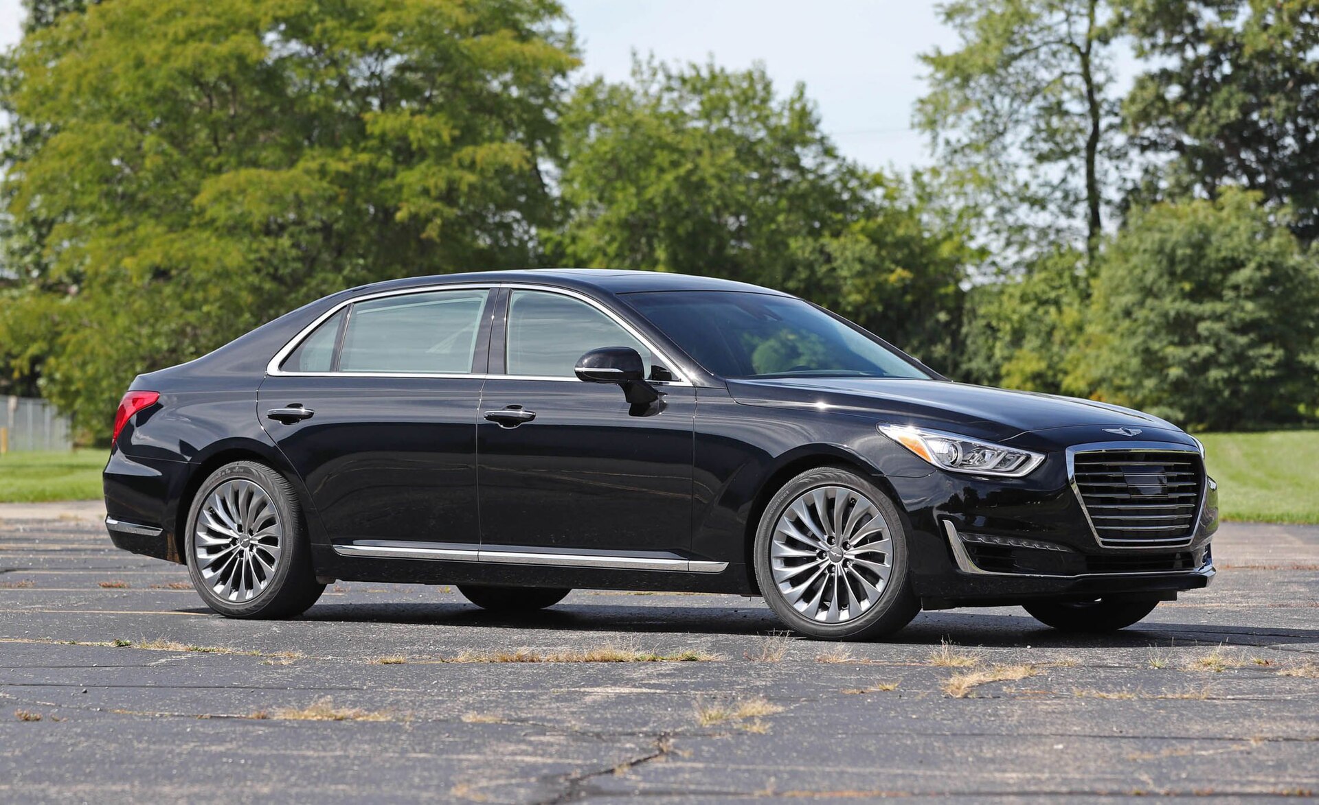 Dark Genesis G90 V8 luxury saloon from 2017