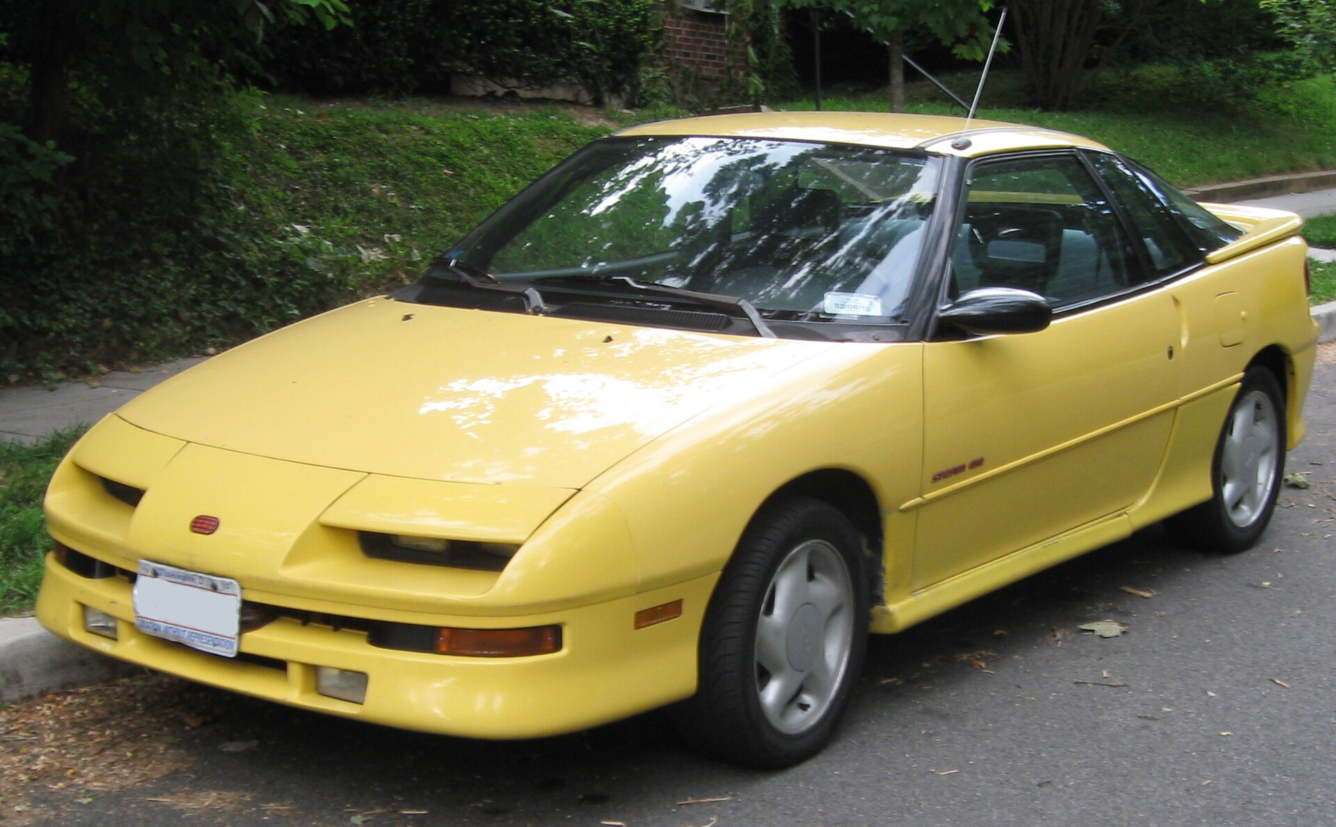 Geo Storm liftback coupé, front three-quarter view