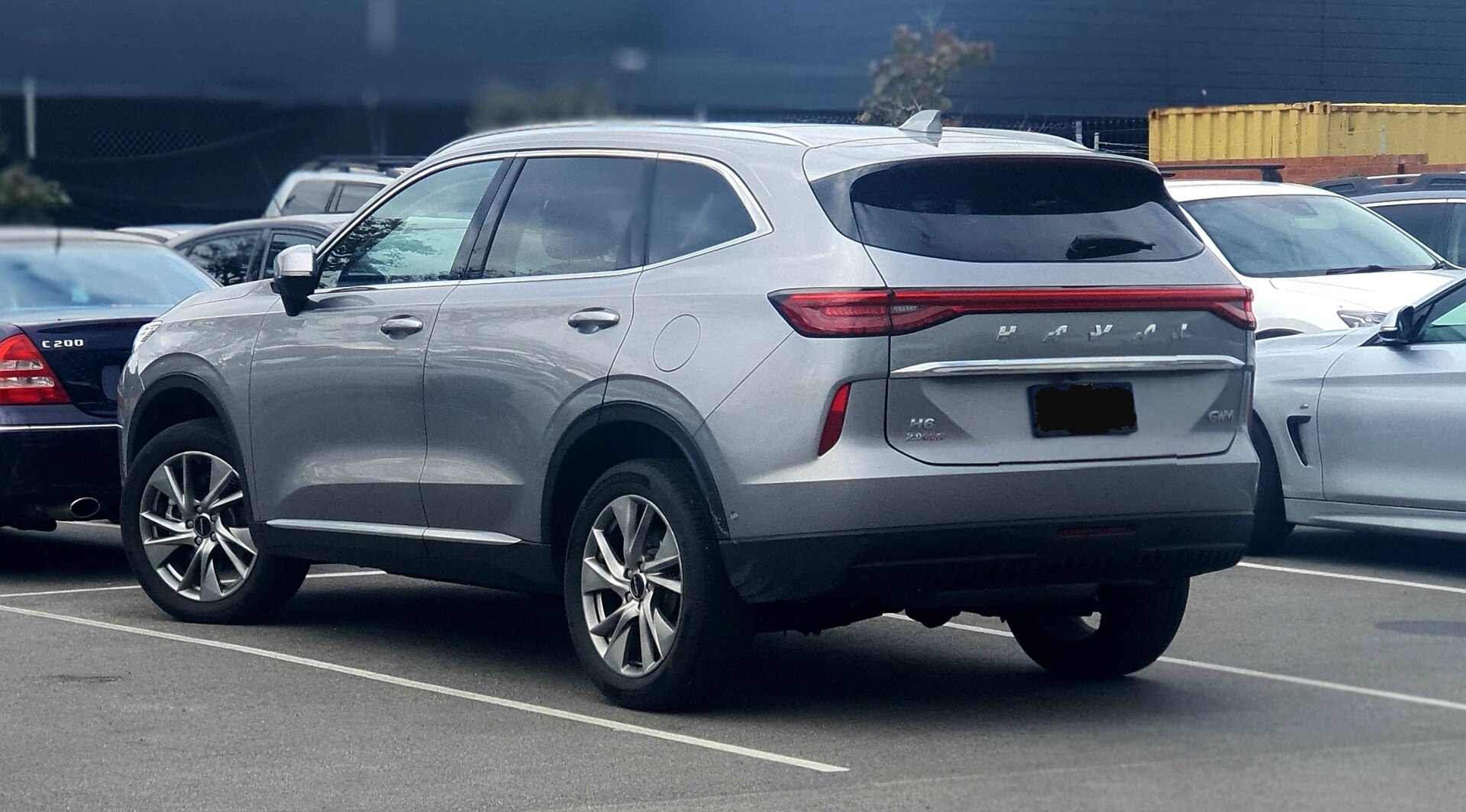 Third-generation Haval H6 2.0 turbo, exterior view