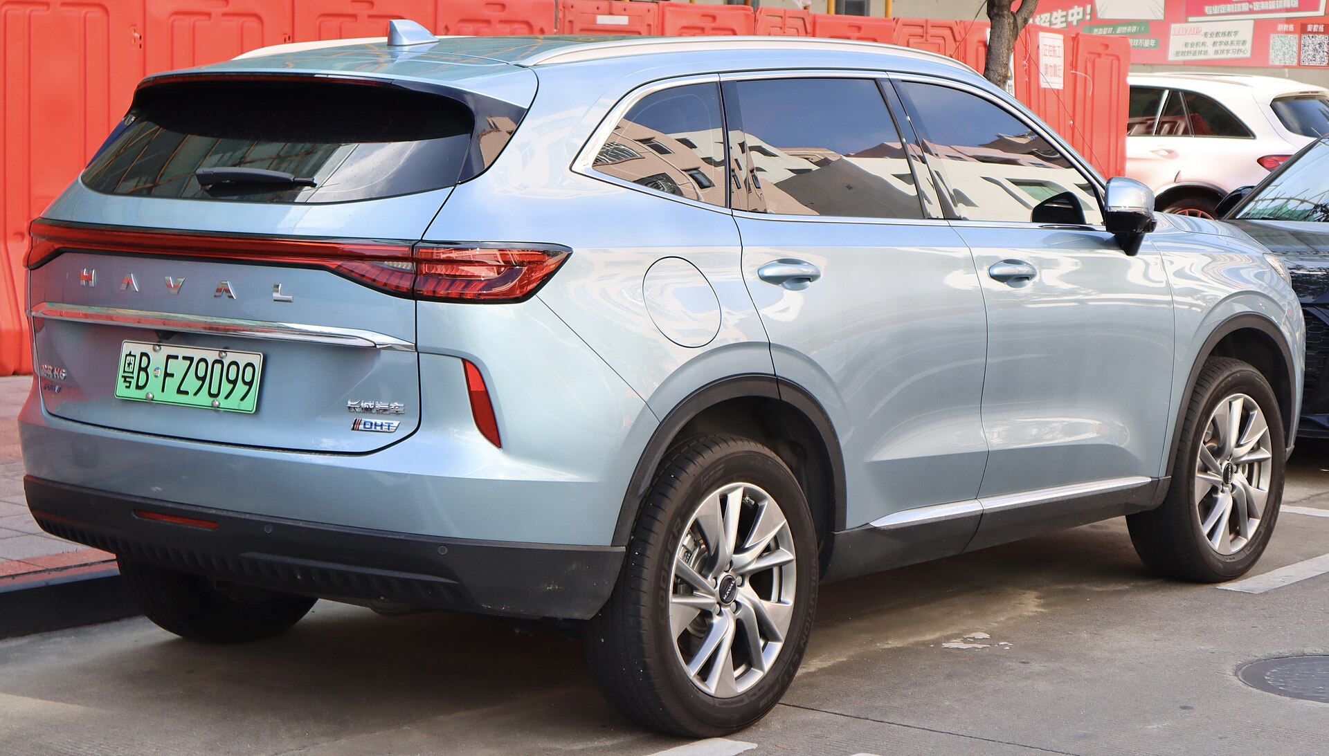Haval H6 plug-in hybrid, rear three-quarter view