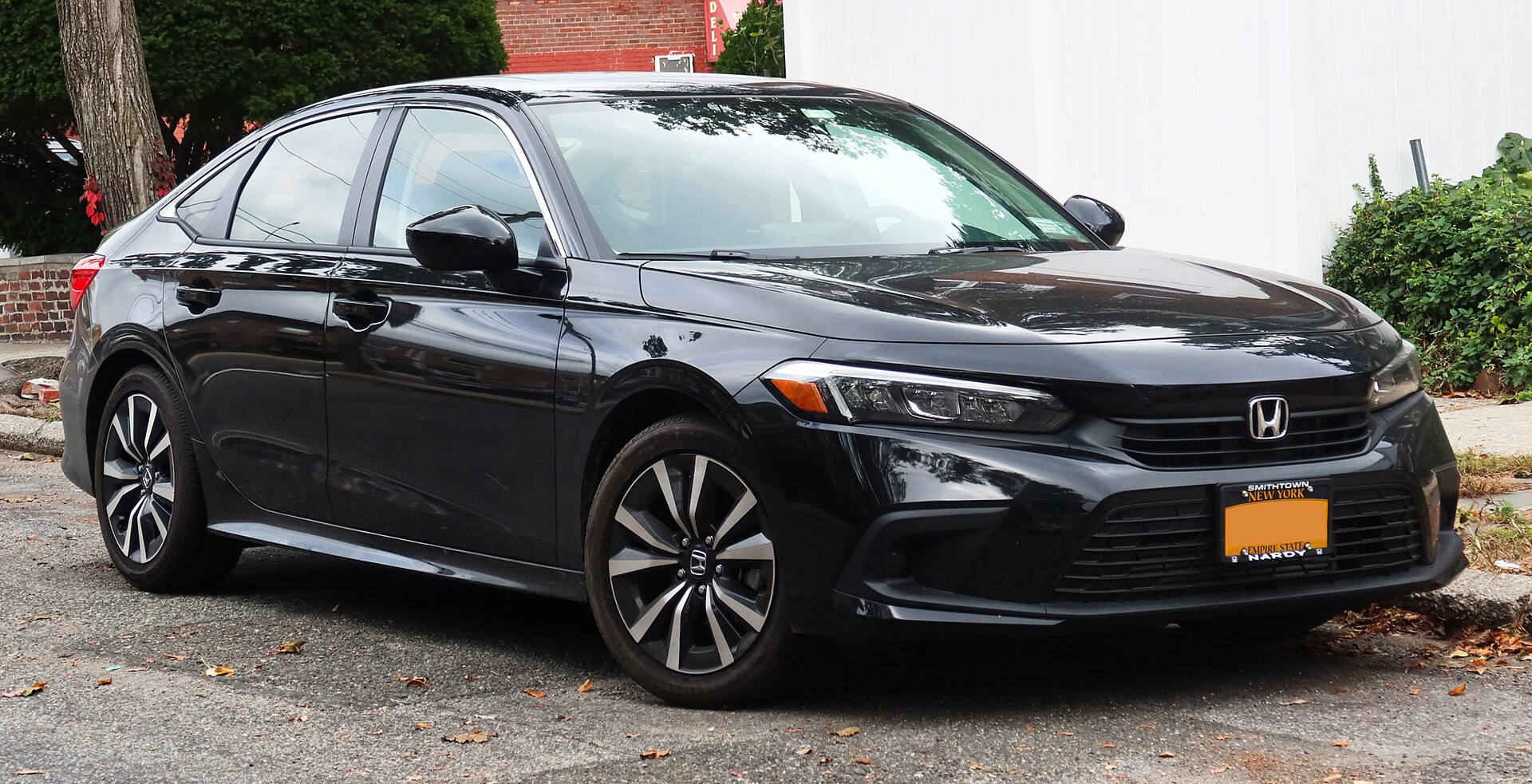 Honda Civic EX saloon of 2022, front three-quarter view