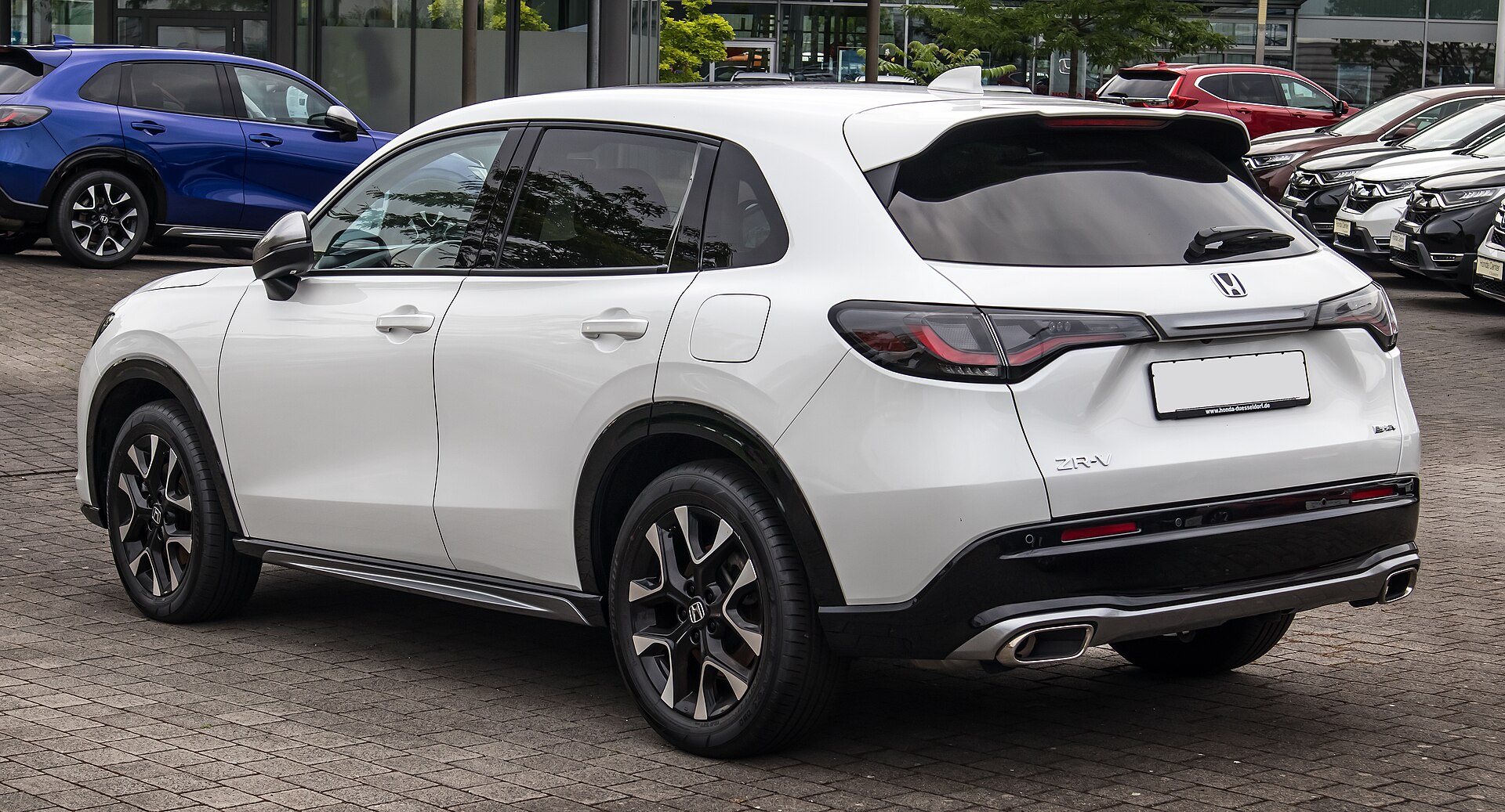 Honda ZR-V e:HEV Advance, rear three-quarter view