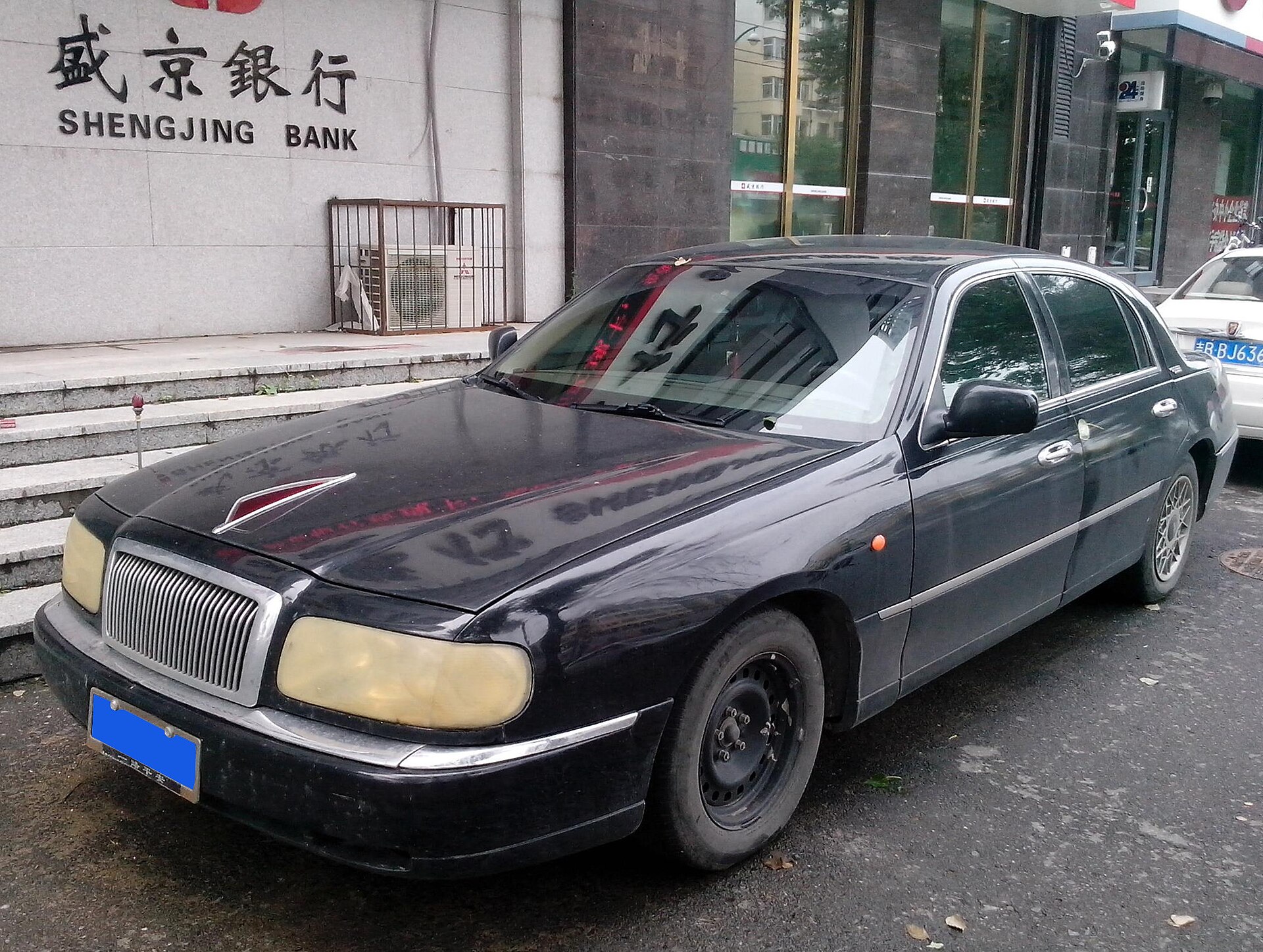 Hongqi CA7460 long limousine, front quarter view