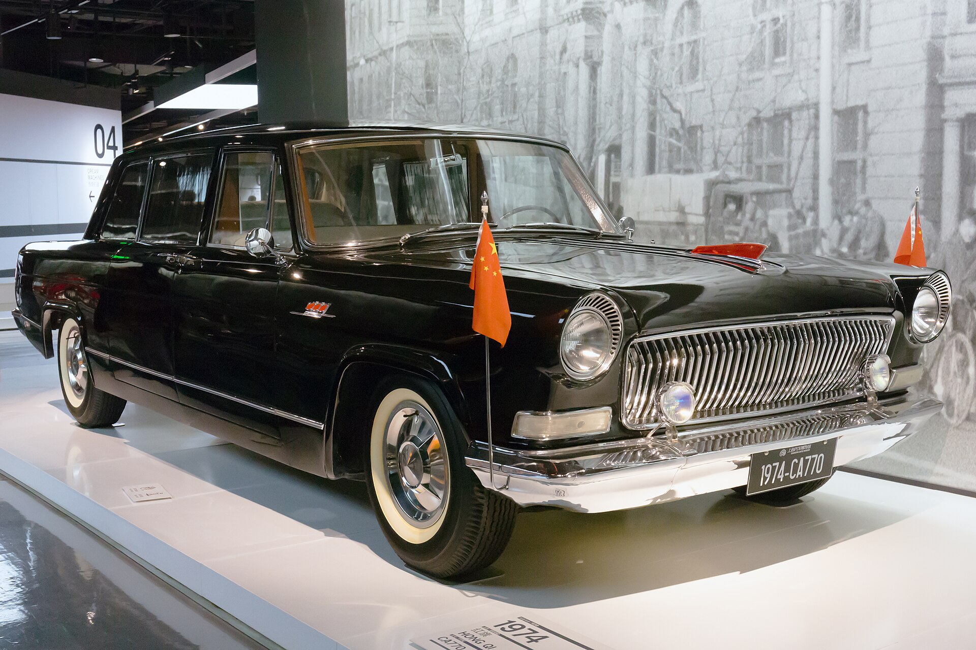 Hongqi CA770 long limousine, front right view