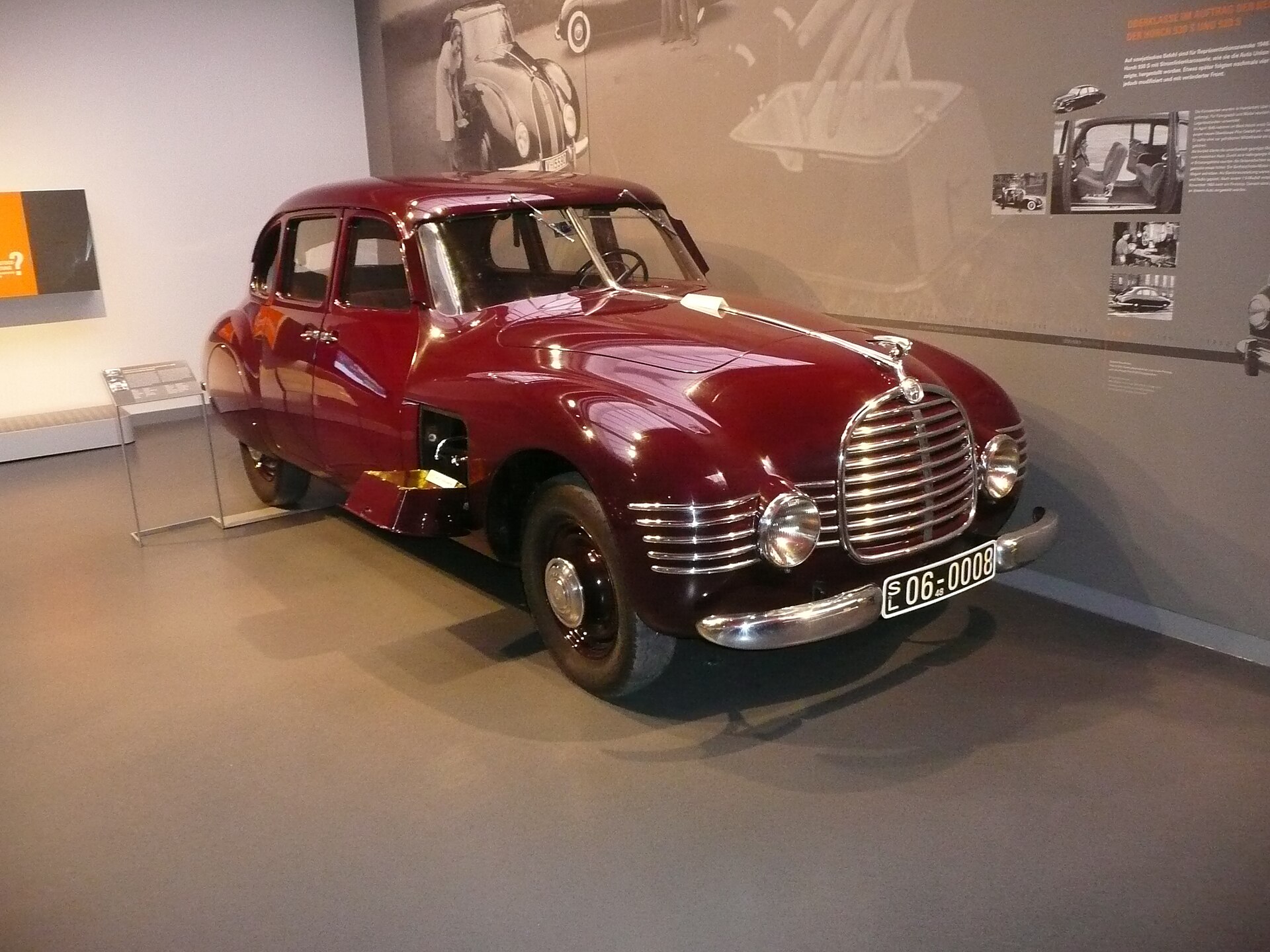 Streamlined Horch 930 S saloon in a museum