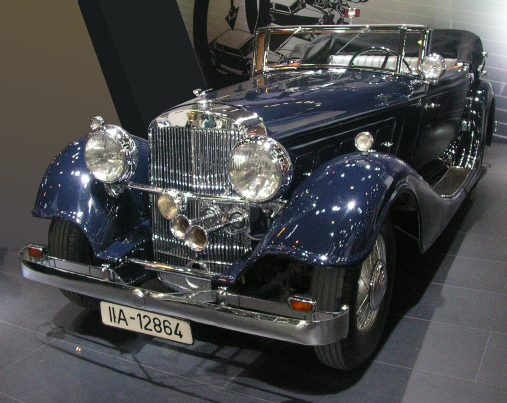 Horch 670 V12 luxury car, front view