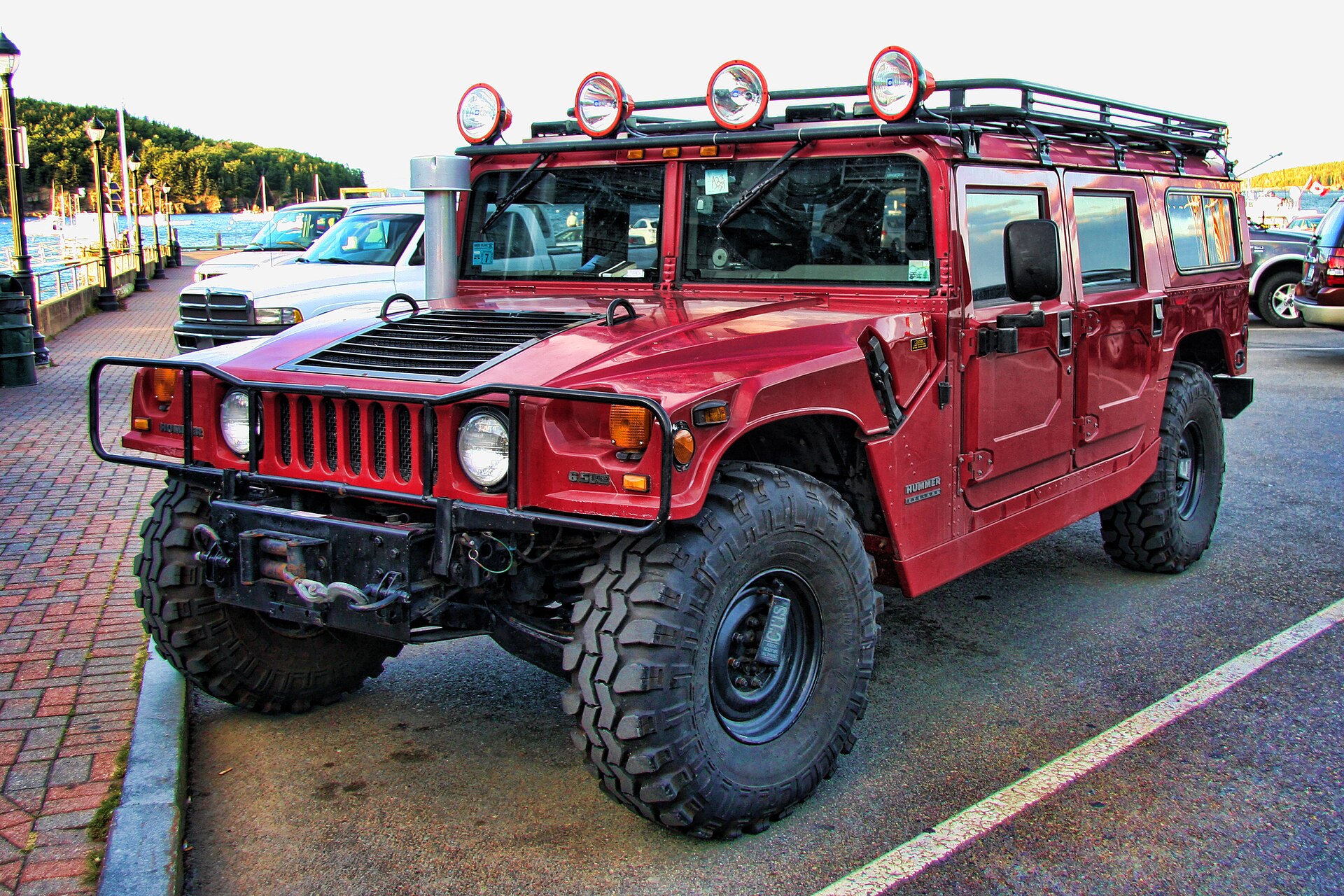 Hummer H1 four-door wagon