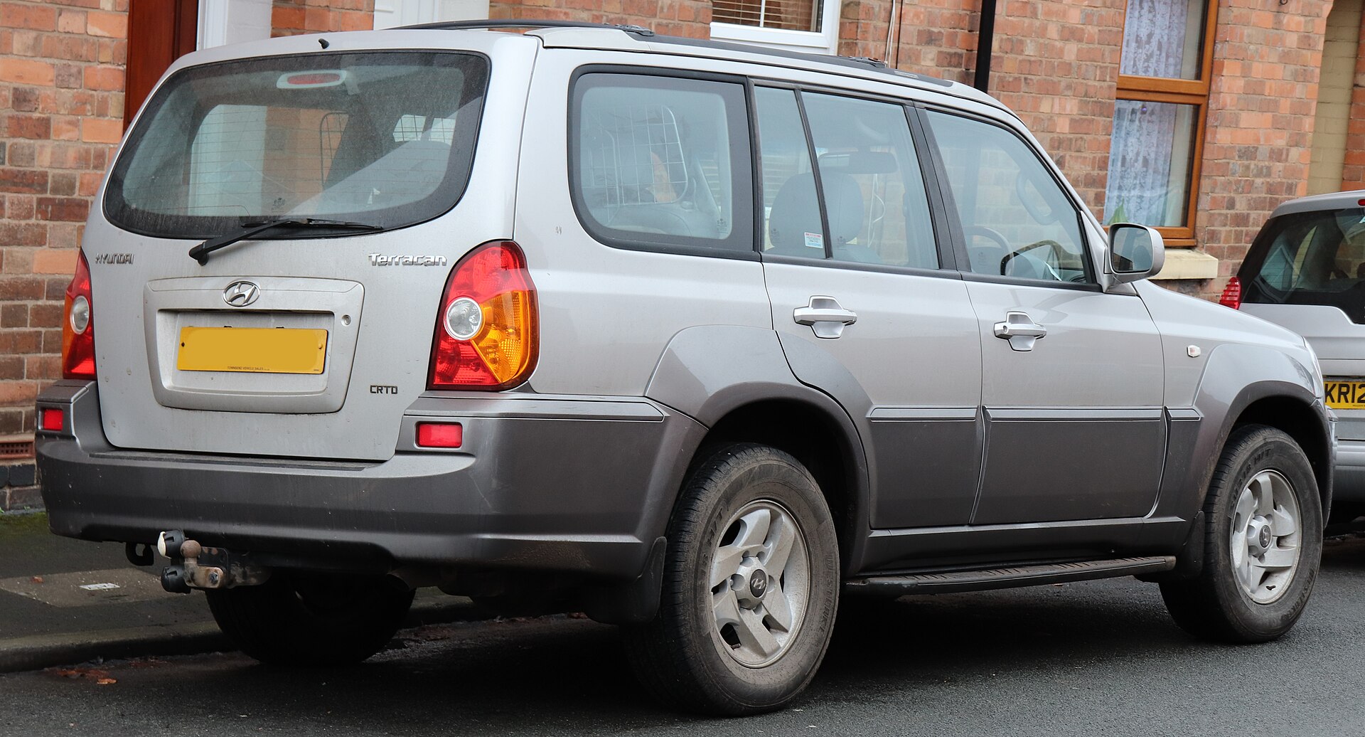 Silver 2004 Hyundai Terracan CDX CRTD, rear three-quarter view