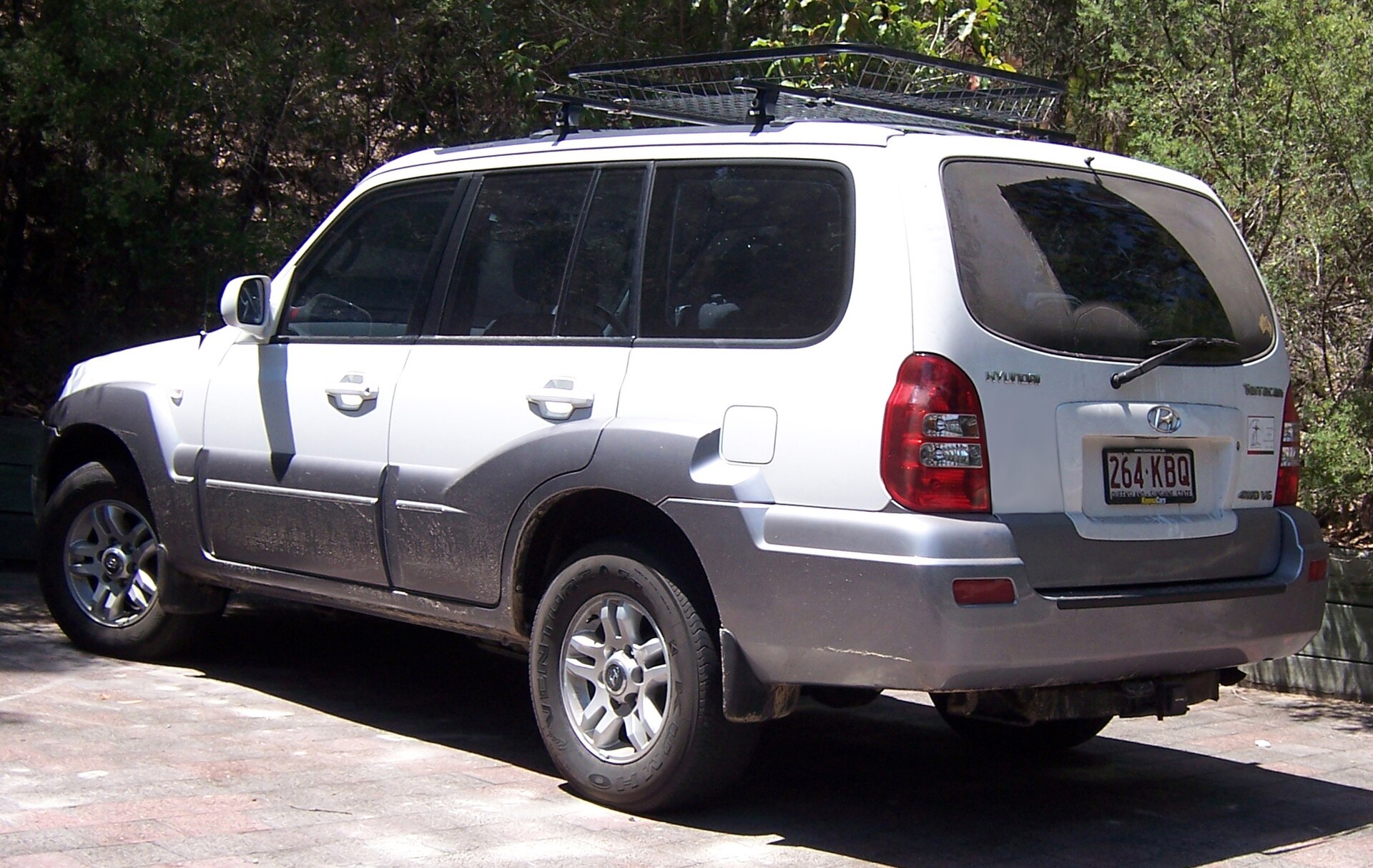 2005 Hyundai Terracan HP wagon, rear three-quarter view