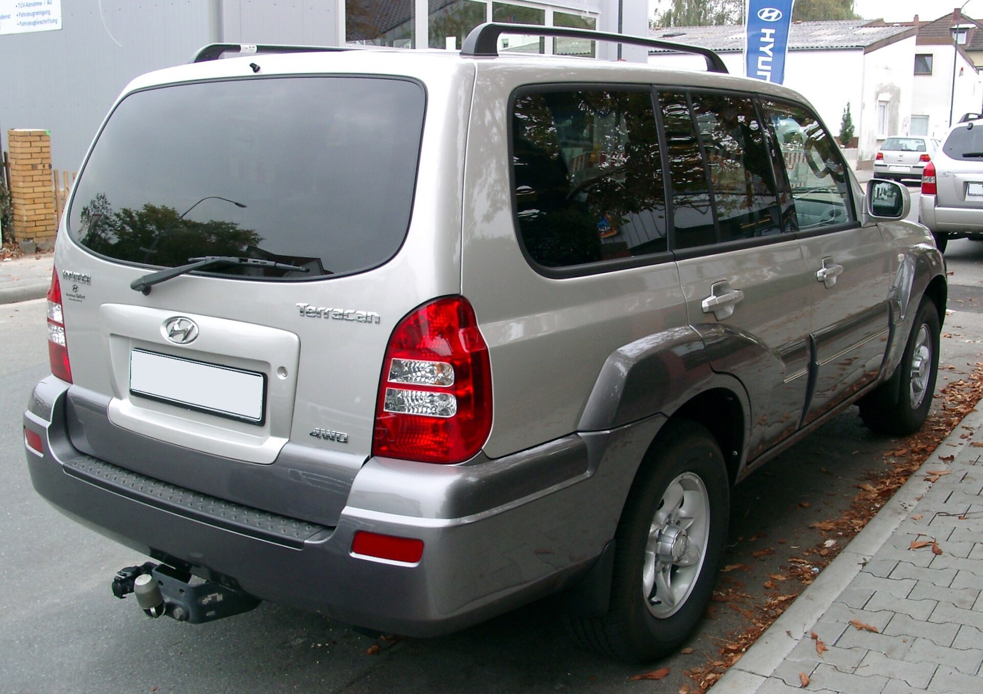 Silver facelifted Hyundai Terracan, rear three-quarter view