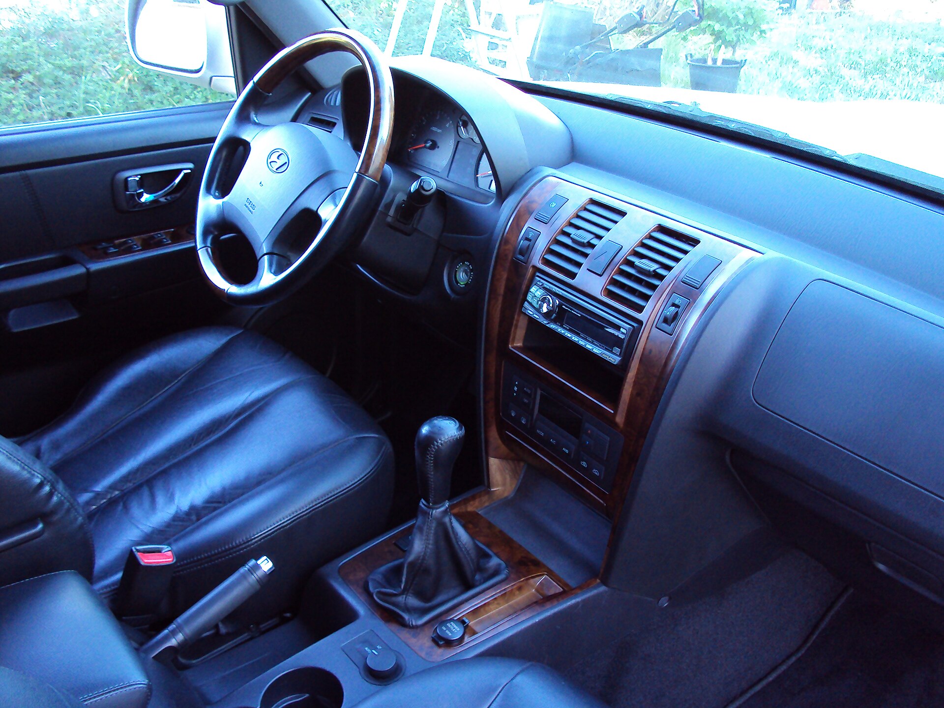Hyundai Terracan front seats and dashboard, passenger's view