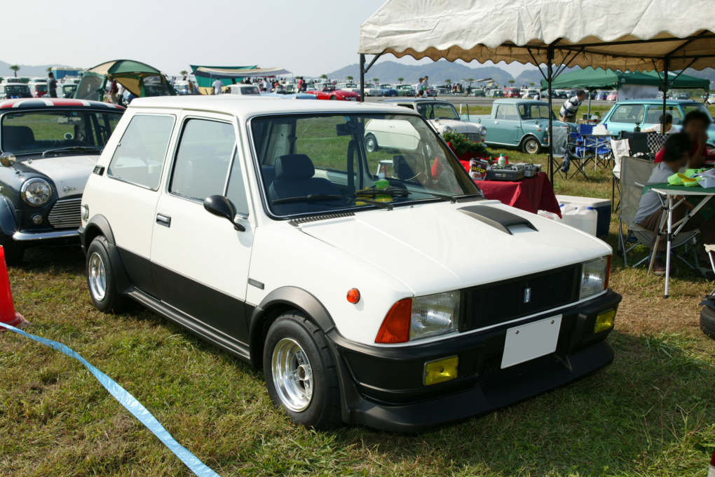 Innocenti Mini De Tomaso with bonnet scoop