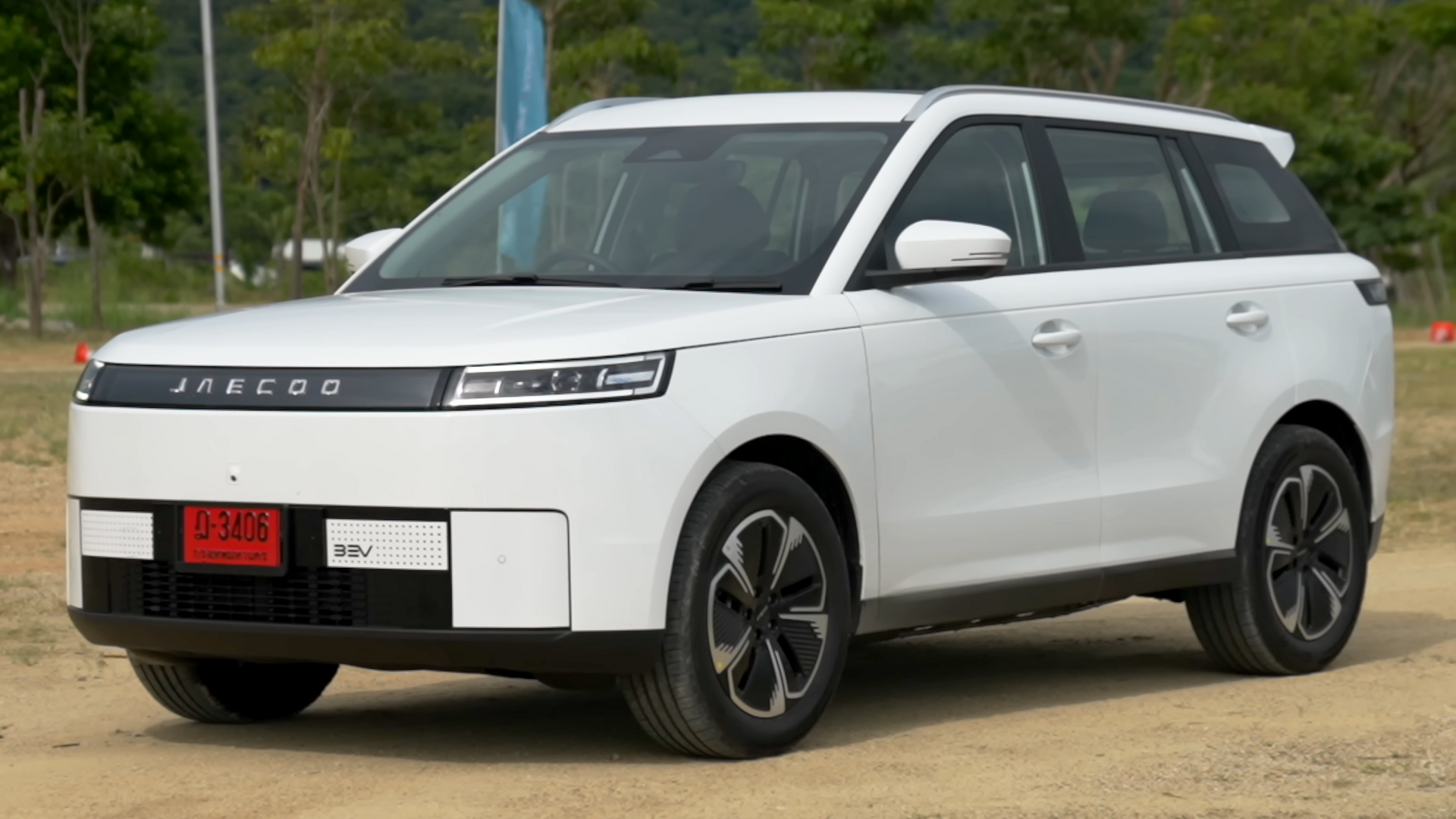 Jaecoo 5 EV small SUV, front view