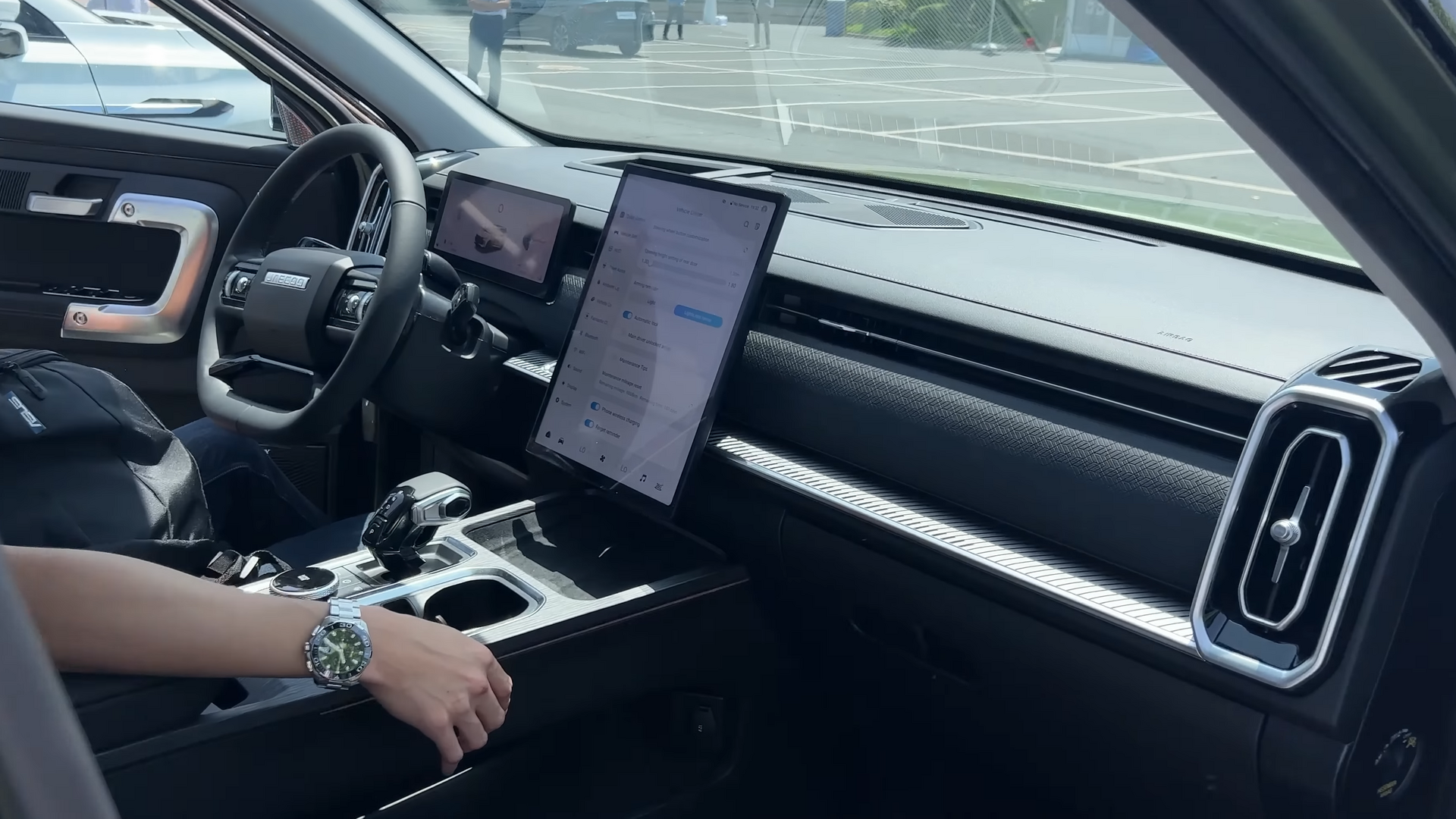 Dashboard and front seats of the Jaecoo 7