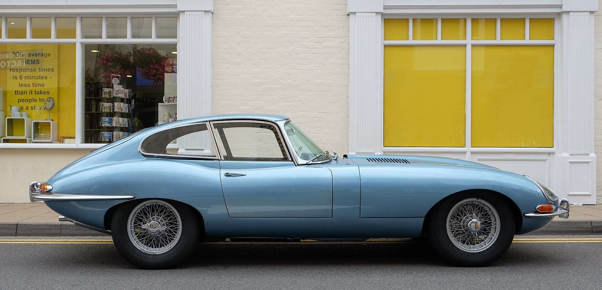 Jaguar E-Type Series 1 coupé of 1964, side view