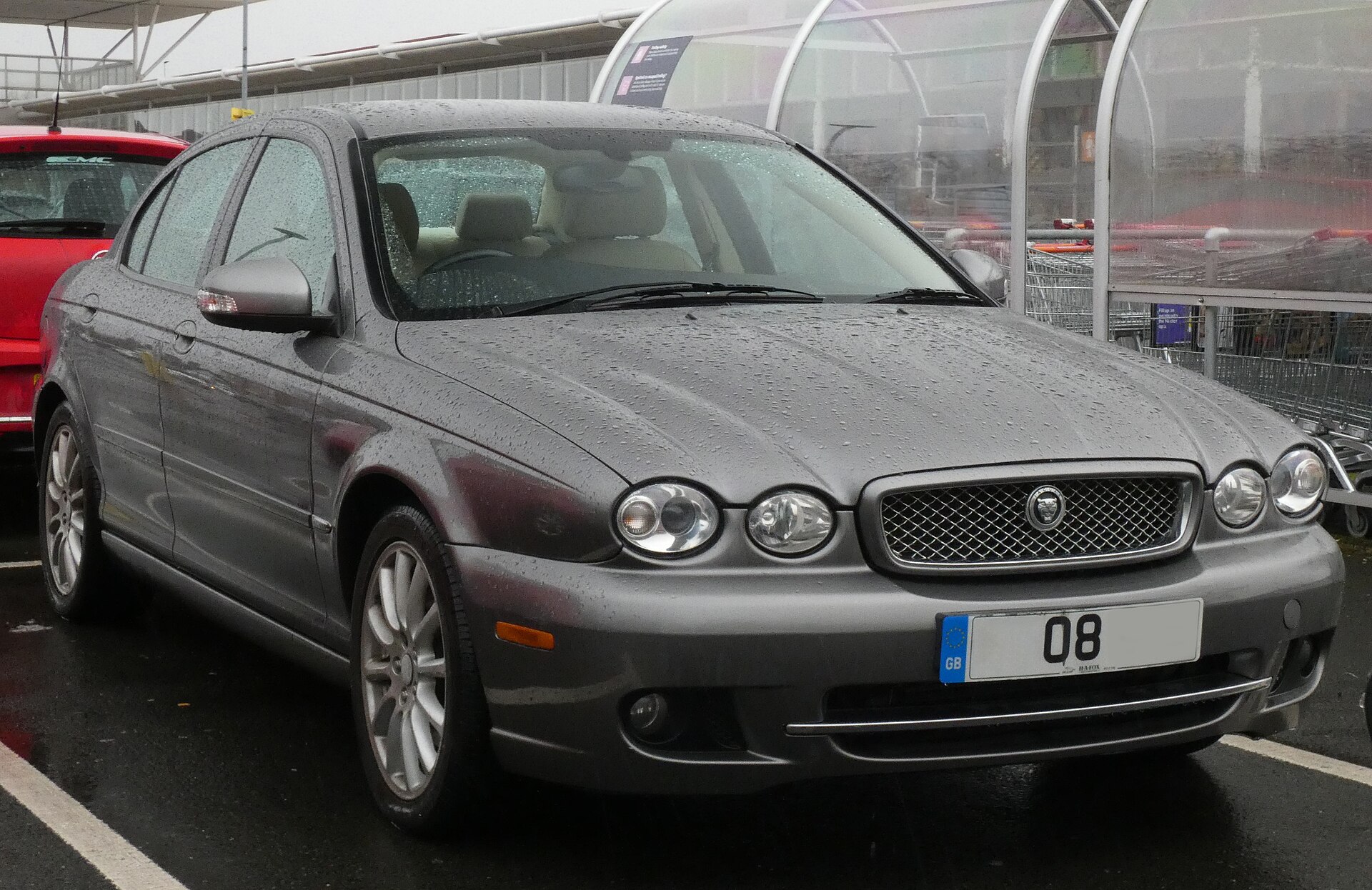 Facelifted Jaguar X-Type 2.2 diesel saloon, front view