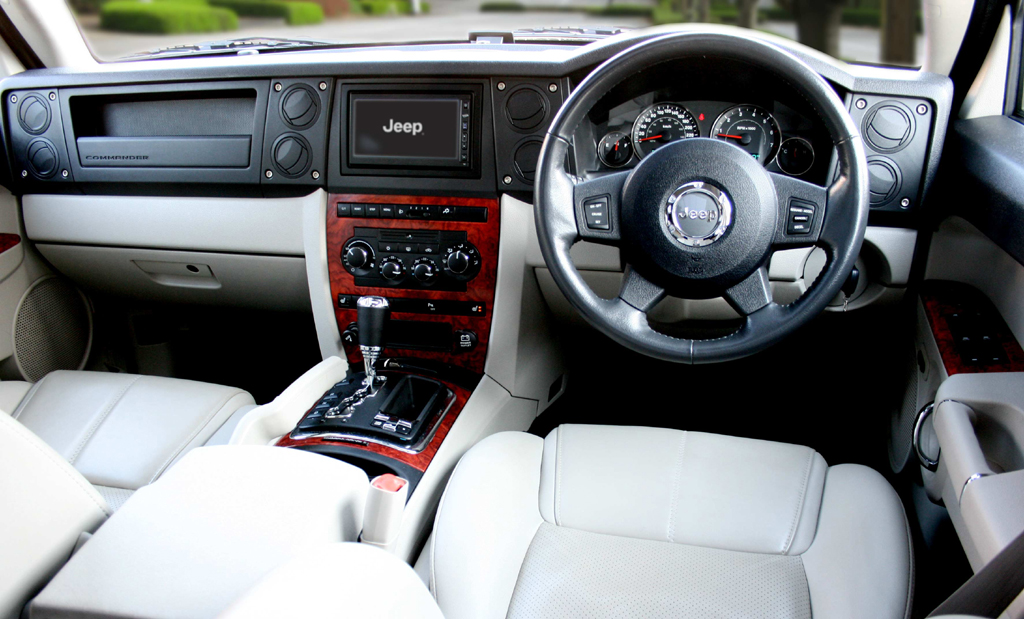 Jeep Commander interior and dashboard