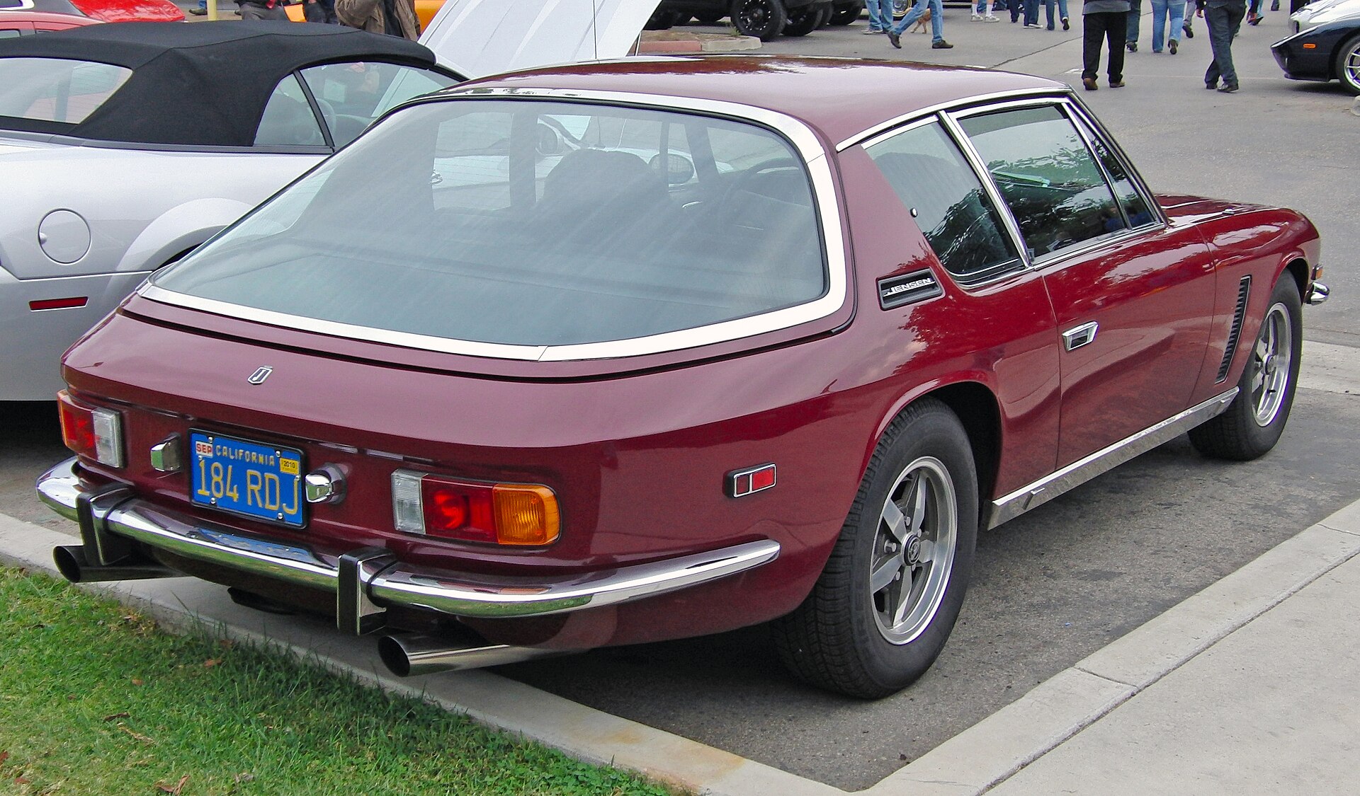 Jensen Interceptor III, rear view