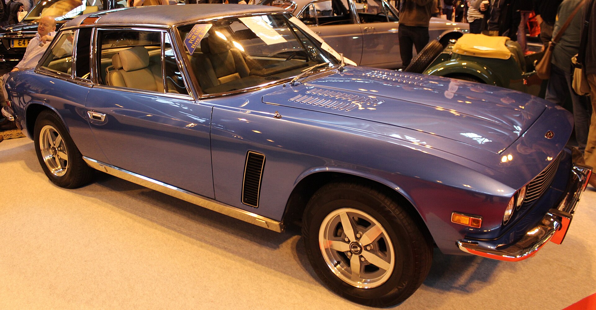 Jensen Interceptor coupé, side view