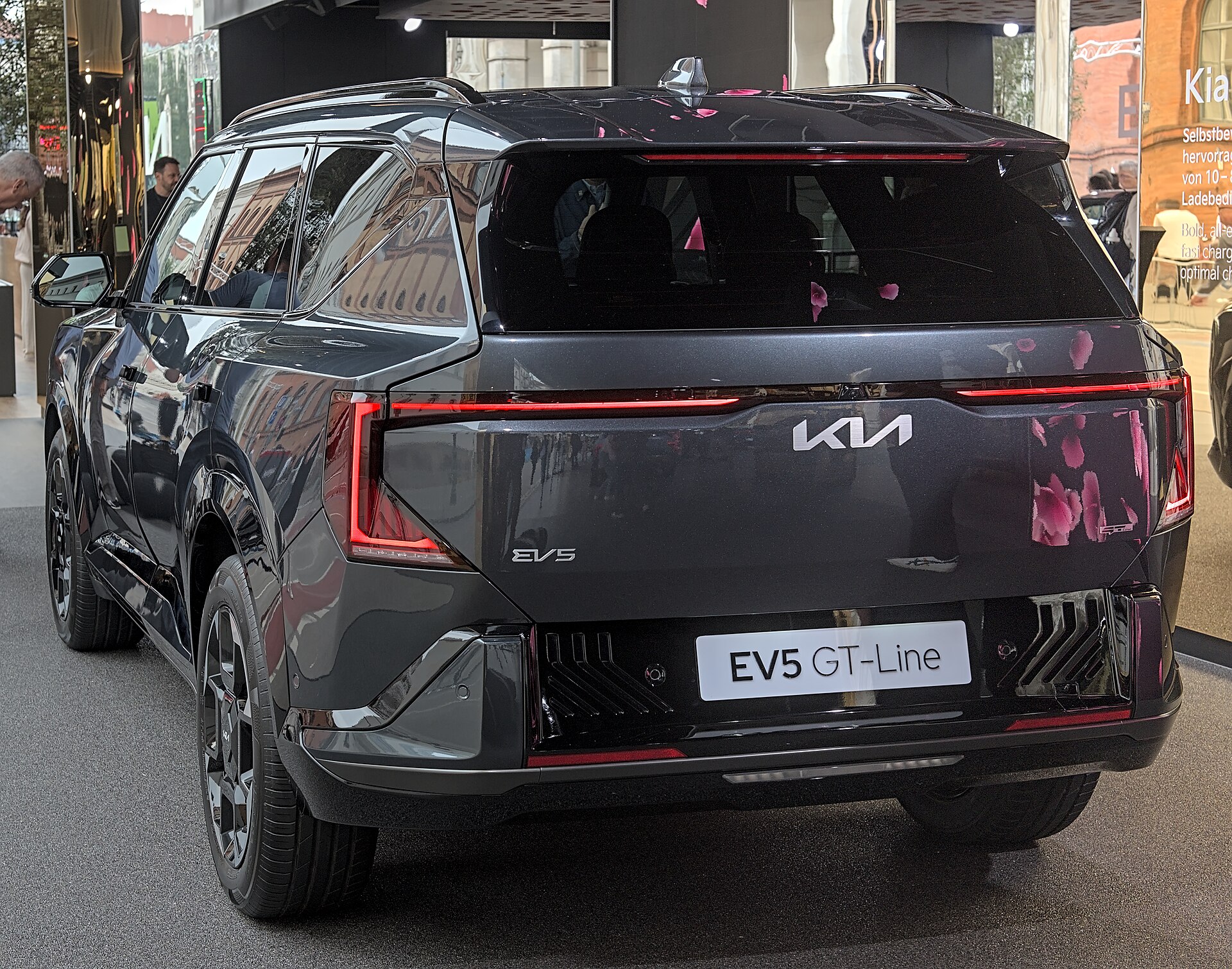 Kia EV5 GT-Line, side view